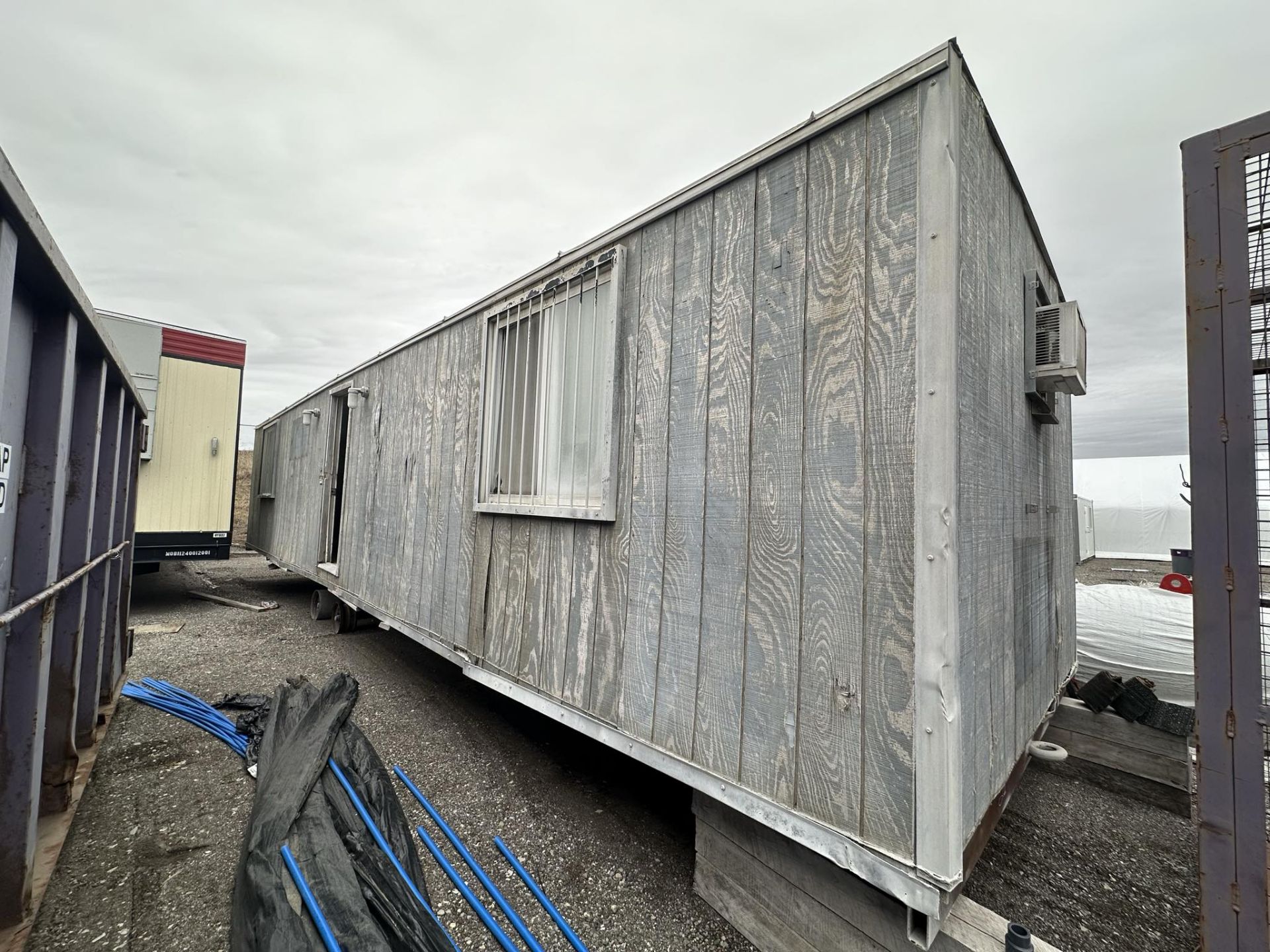 40' X 10' AXLE STEEL WHEEL OFFICE TRAILER (#021) (RIGGING FEE $250)