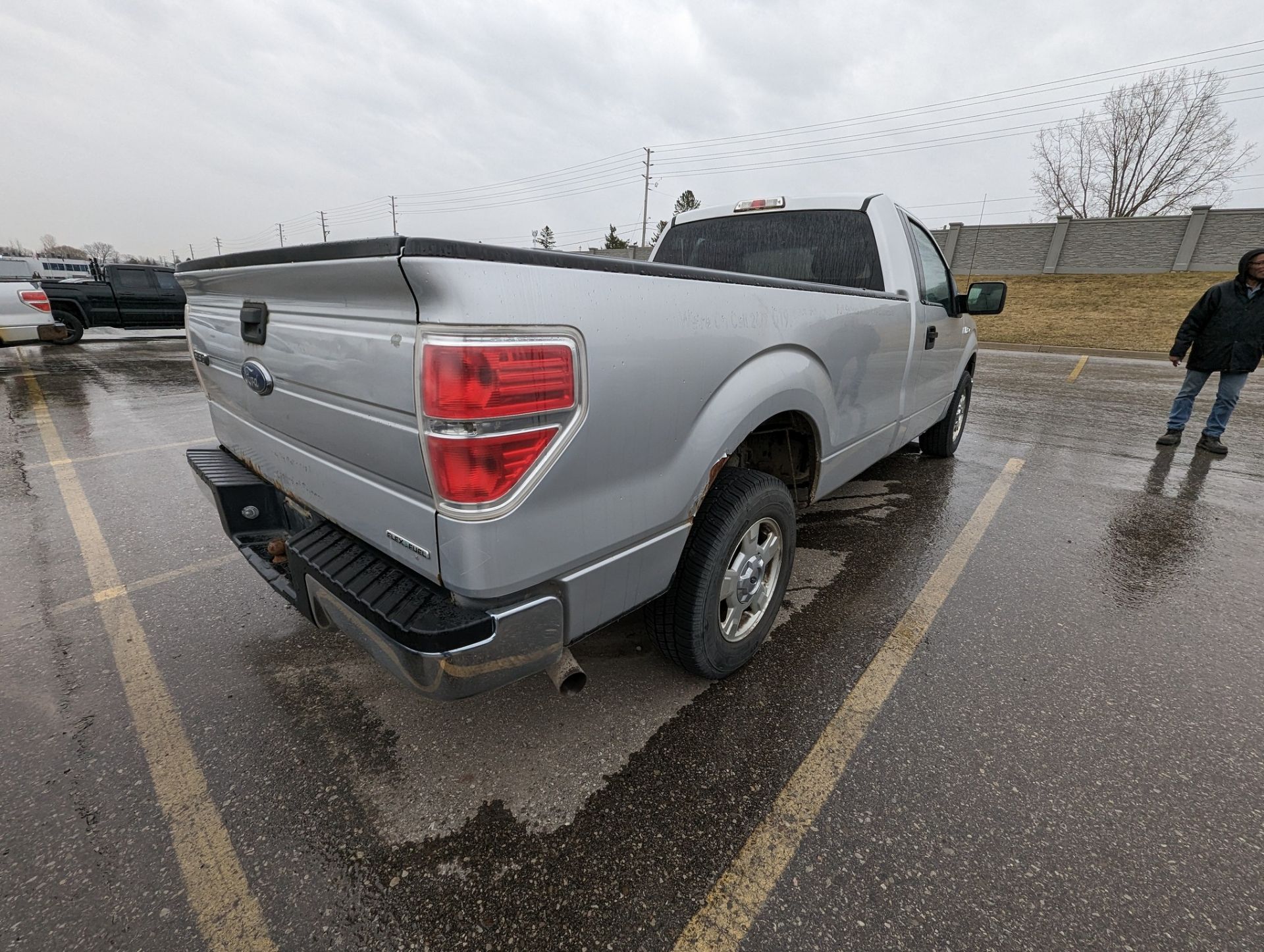 2013 FORD F150 XLT PICKUP TRUCK, VIN# 1FTNF1CFXDKF50570, APPROX. 423,552KMS (NO BLACK TOOL BOXES) - Image 5 of 9