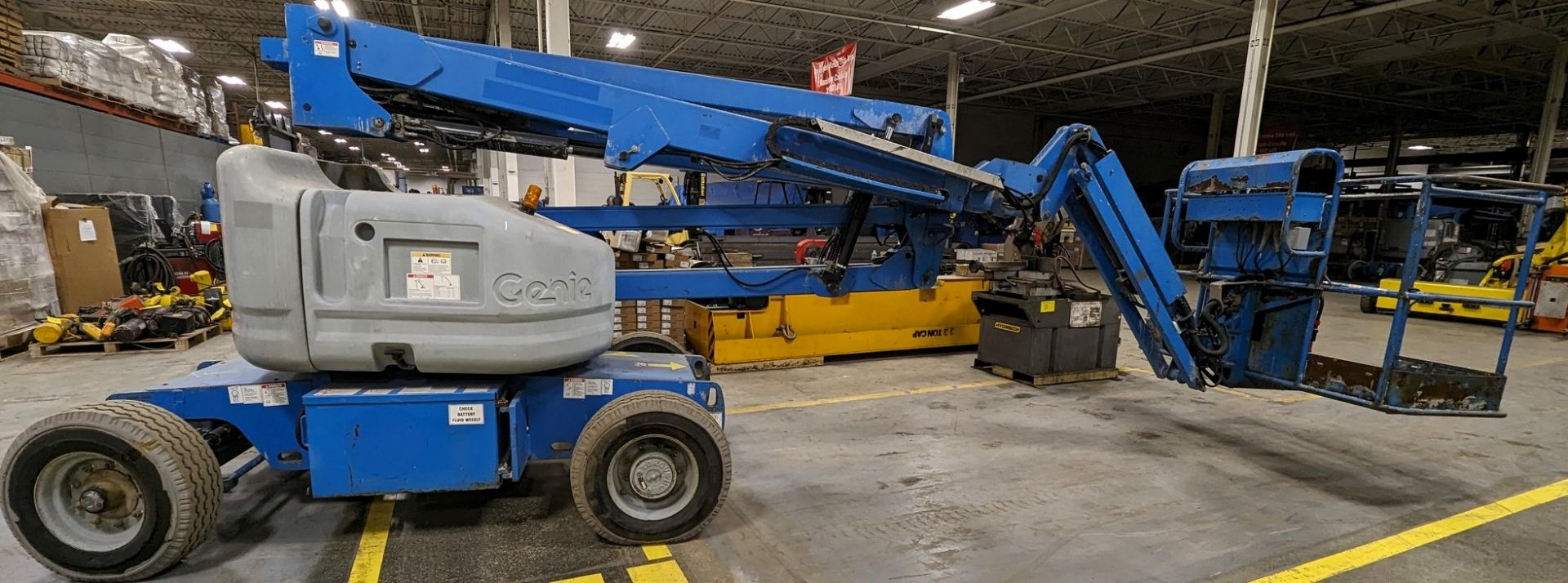 2008 GENIE Z-45/25J ARTICULATED BOOM, 45'-9" MAX WORKING HEIGHT, 25’-1" MAX HORIZONTAL REACH,