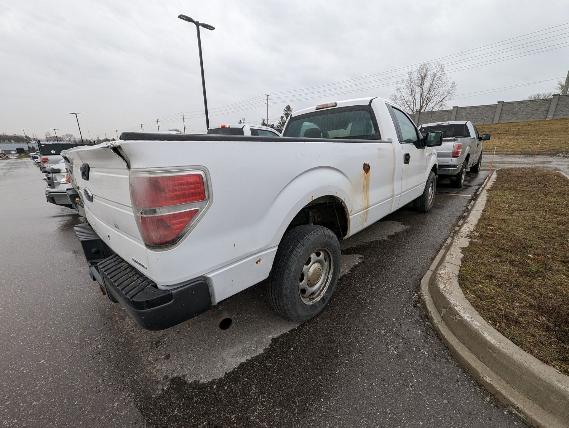 2014 FORD F150 XL PICKUP TRUCK, VIN# 1FTNF1CF7EKD87989, APPROX. 345,777KMS (NO BLACK TOOL BOXES) - Image 3 of 9