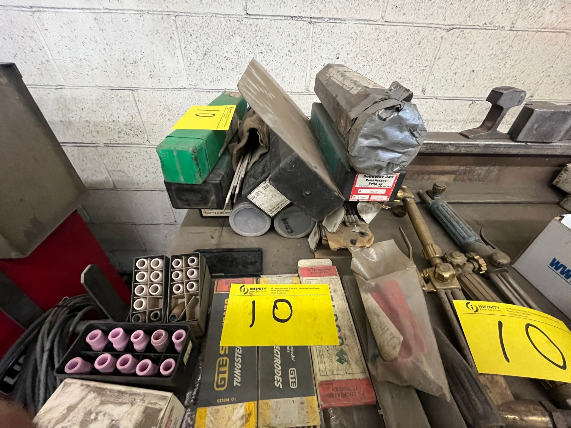 LOT OF WELDING TORCHES, ELECTRODES, WIRE REELS, TOOLS, TIPS, REGULATORS, ETC. - Image 2 of 7