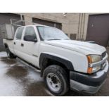 2004 CHEVROLET 2500HD SILVERADO PICKUP TRUCK, VIN# 1GCHC23UX4F151970, AUTO GL, V8, 8' BOX, GAS