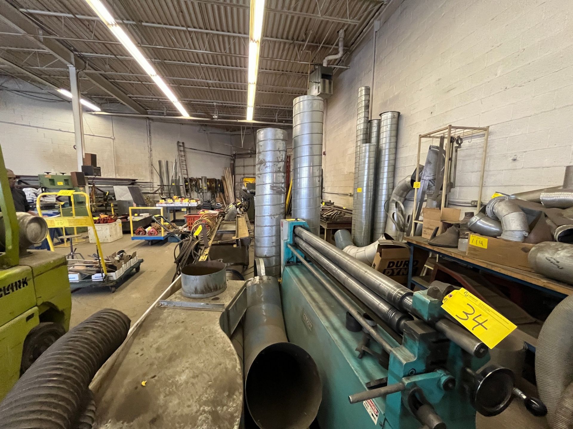 CONTENTS OF SHEET METAL RACK INCLUDING SPIRAL DUCTING, FITTINGS, ELBOWS, BLOWERS, HVAC PARTS, ETC. - Image 3 of 6