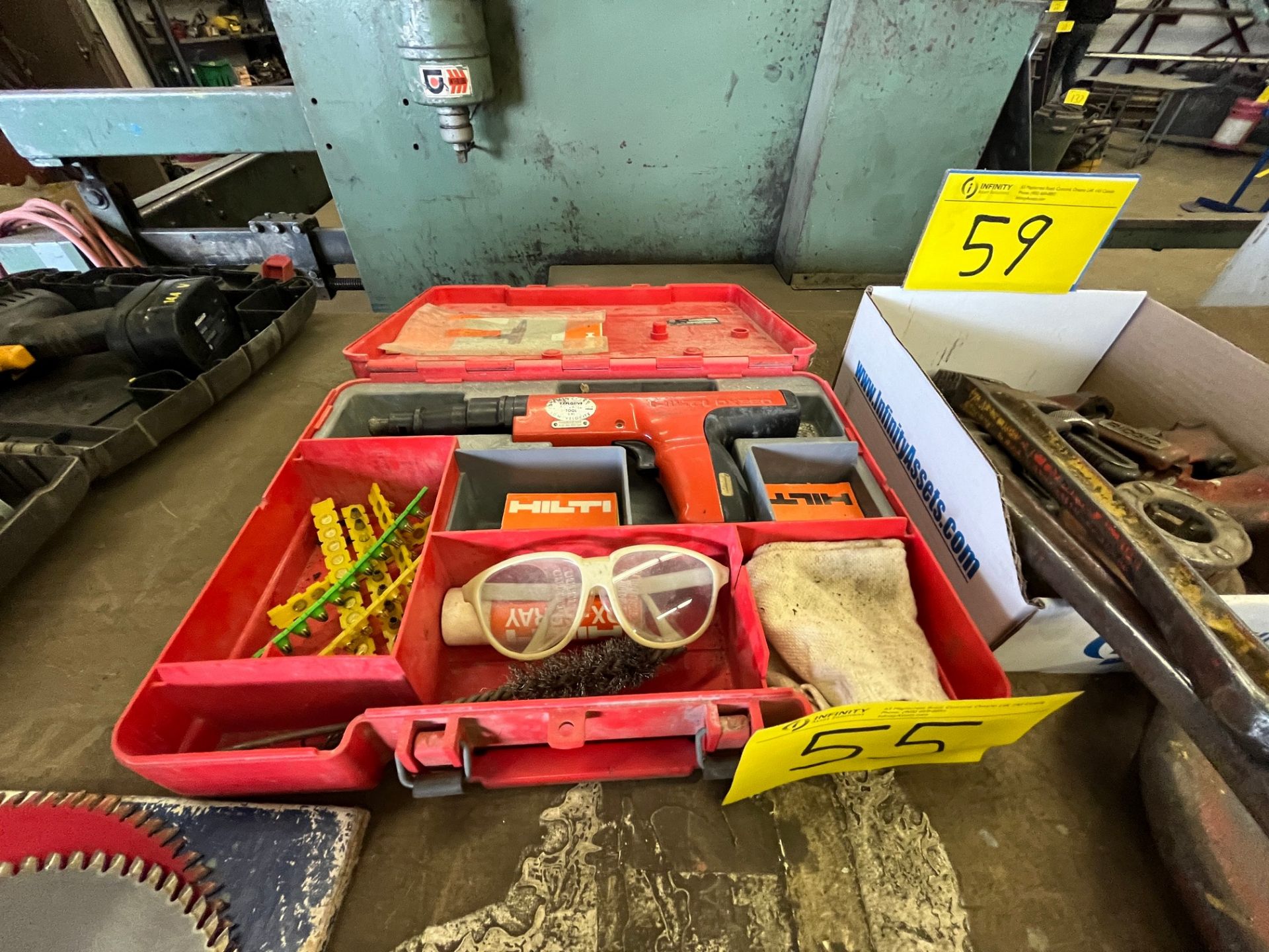 HILTI DX350 NAIL DRIVER W/ KIT