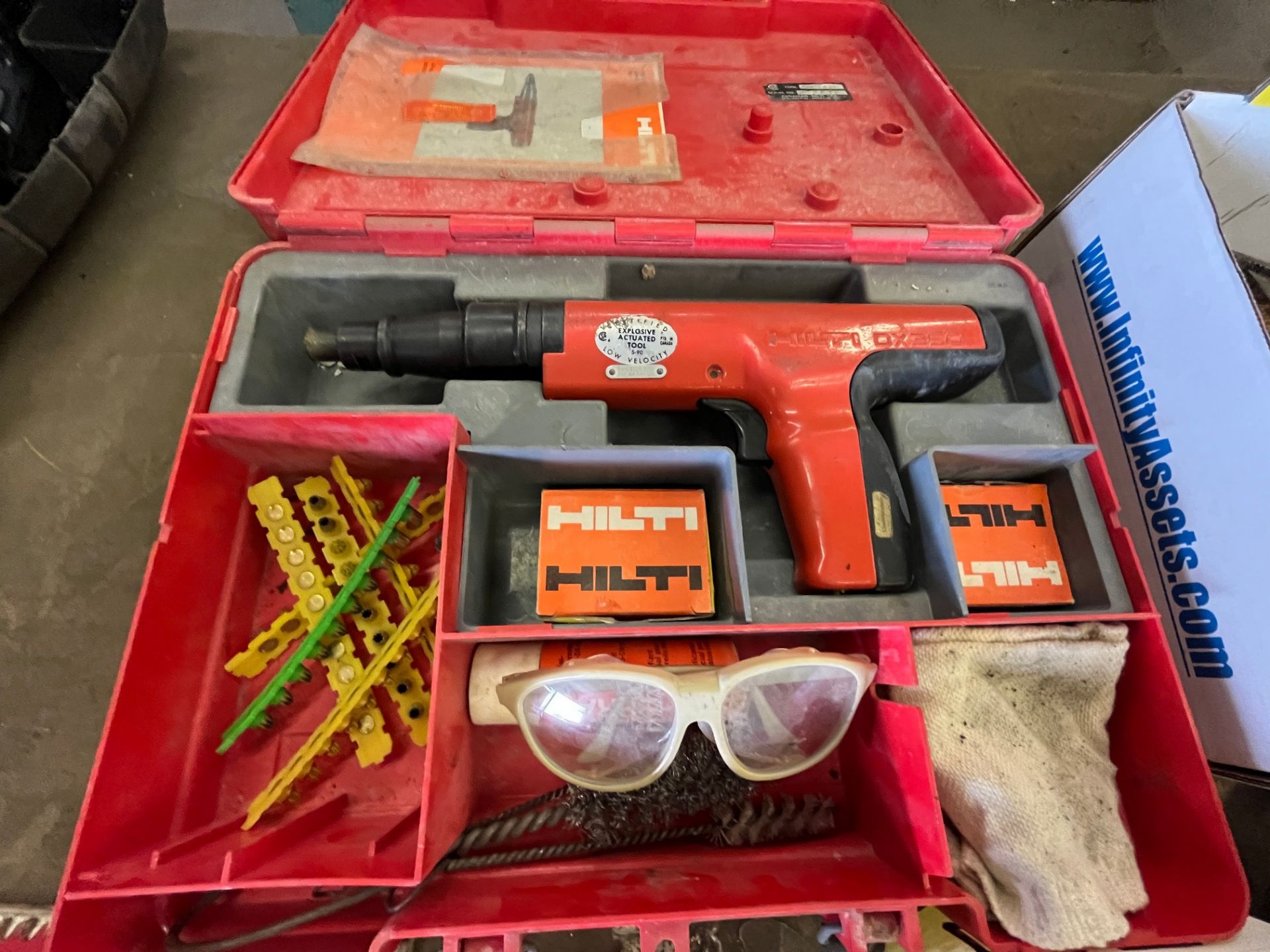 HILTI DX350 NAIL DRIVER W/ KIT - Image 2 of 2