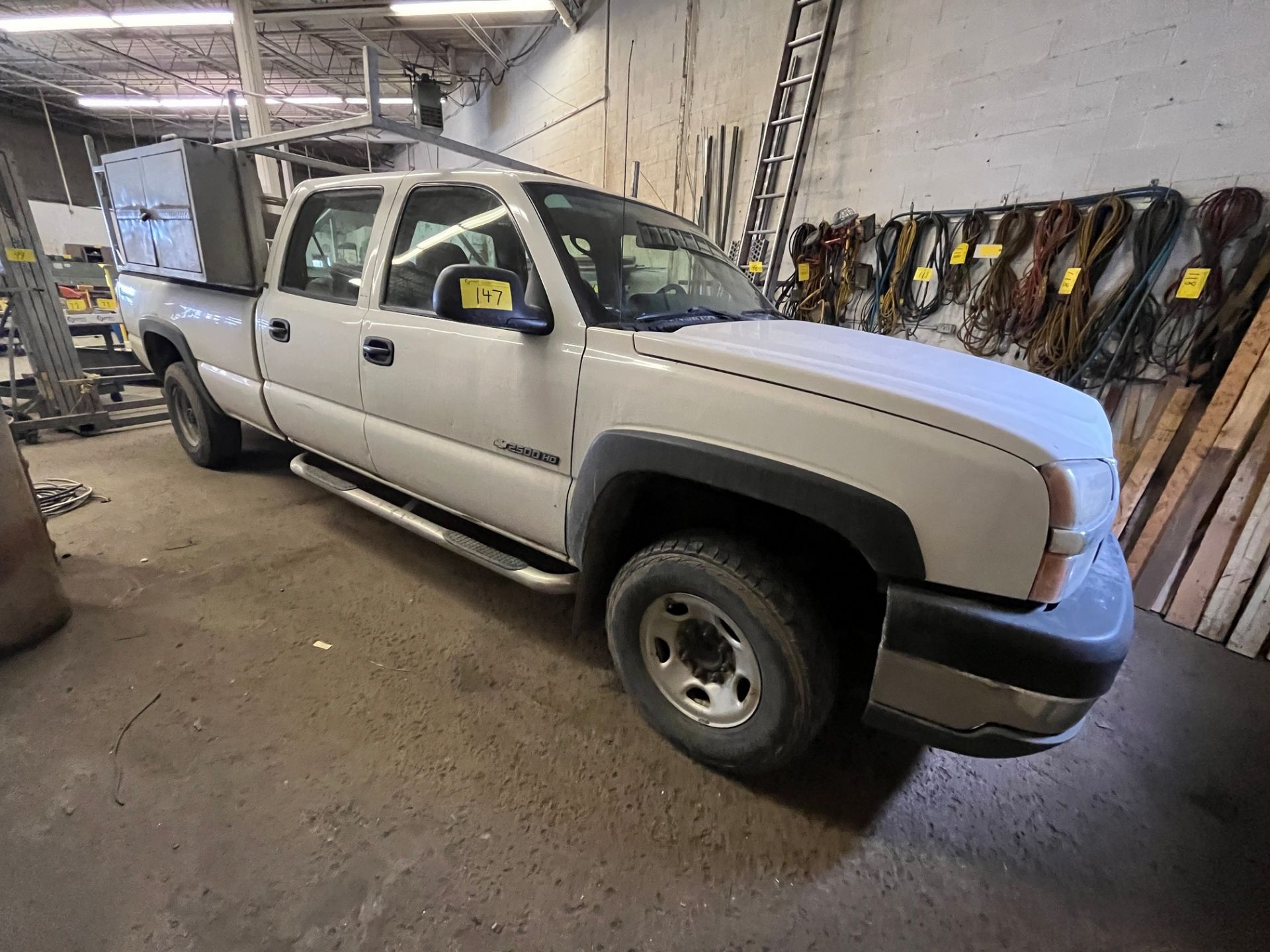 2004 CHEVROLET 2500HD SILVERADO PICKUP TRUCK, VIN# 1GCHC23UX4F151970, AUTO GL, V8, 8' BOX, GAS - Image 8 of 23