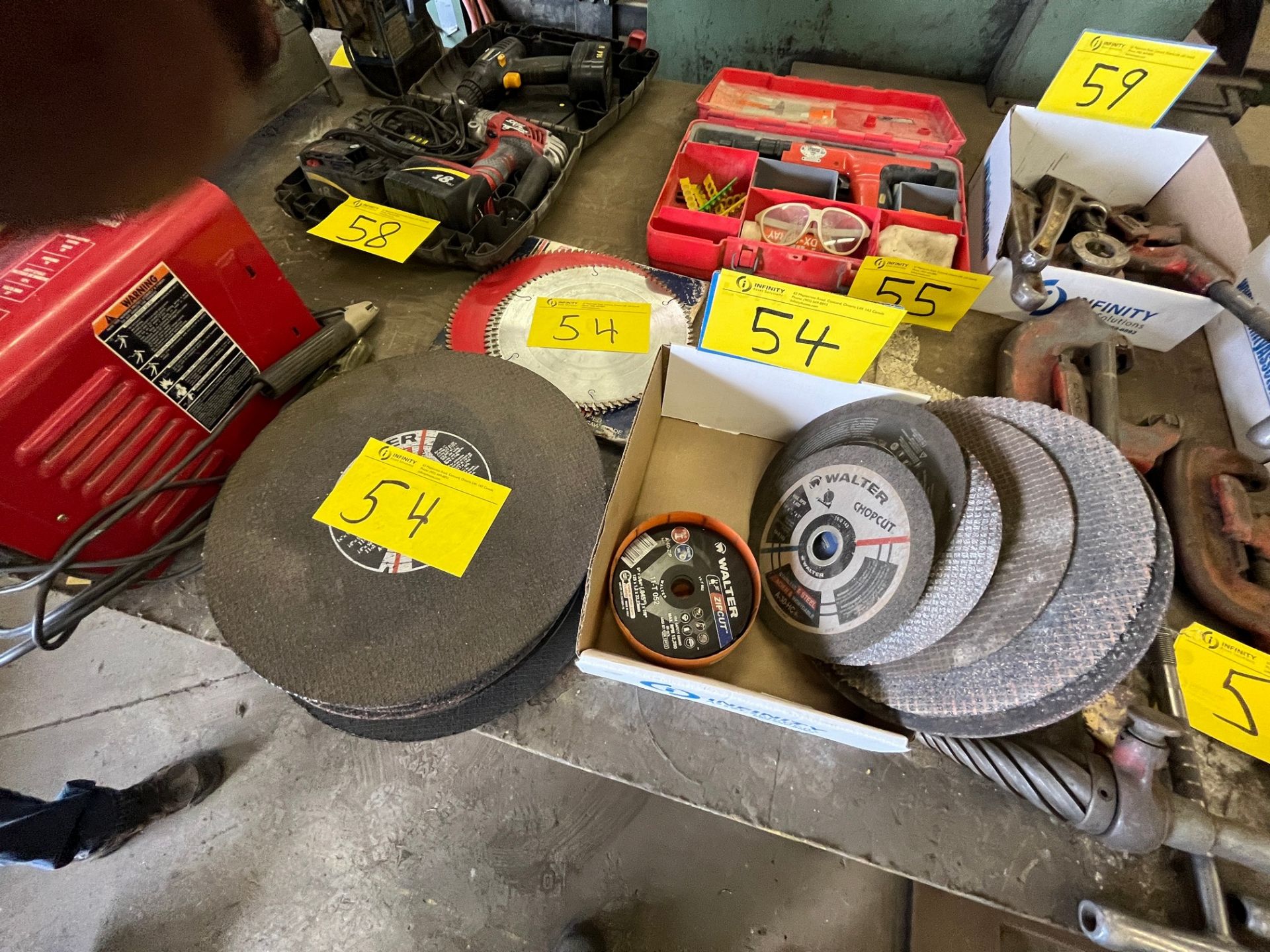 LOT OF CUTTING WHEELS AND BLADES