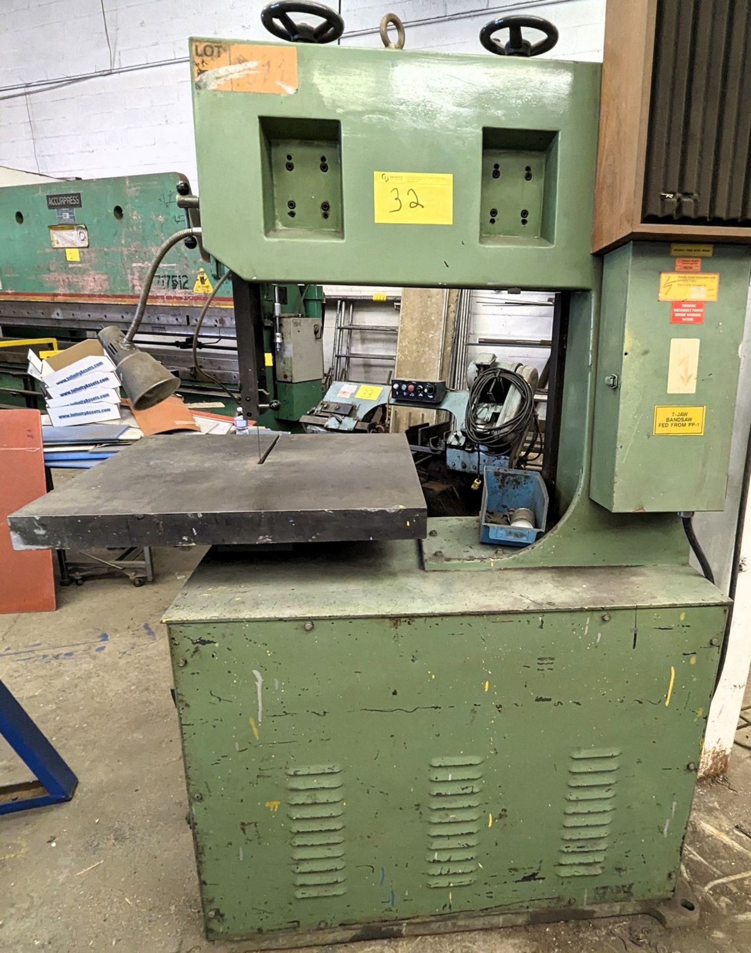 T-JAW T-500 VERTICAL BANDSAW, VARIABLE SPEED, 575V, 28" THROAT, 29" X 27" TABLE, BLADE WELDER, SPARE - Image 2 of 9