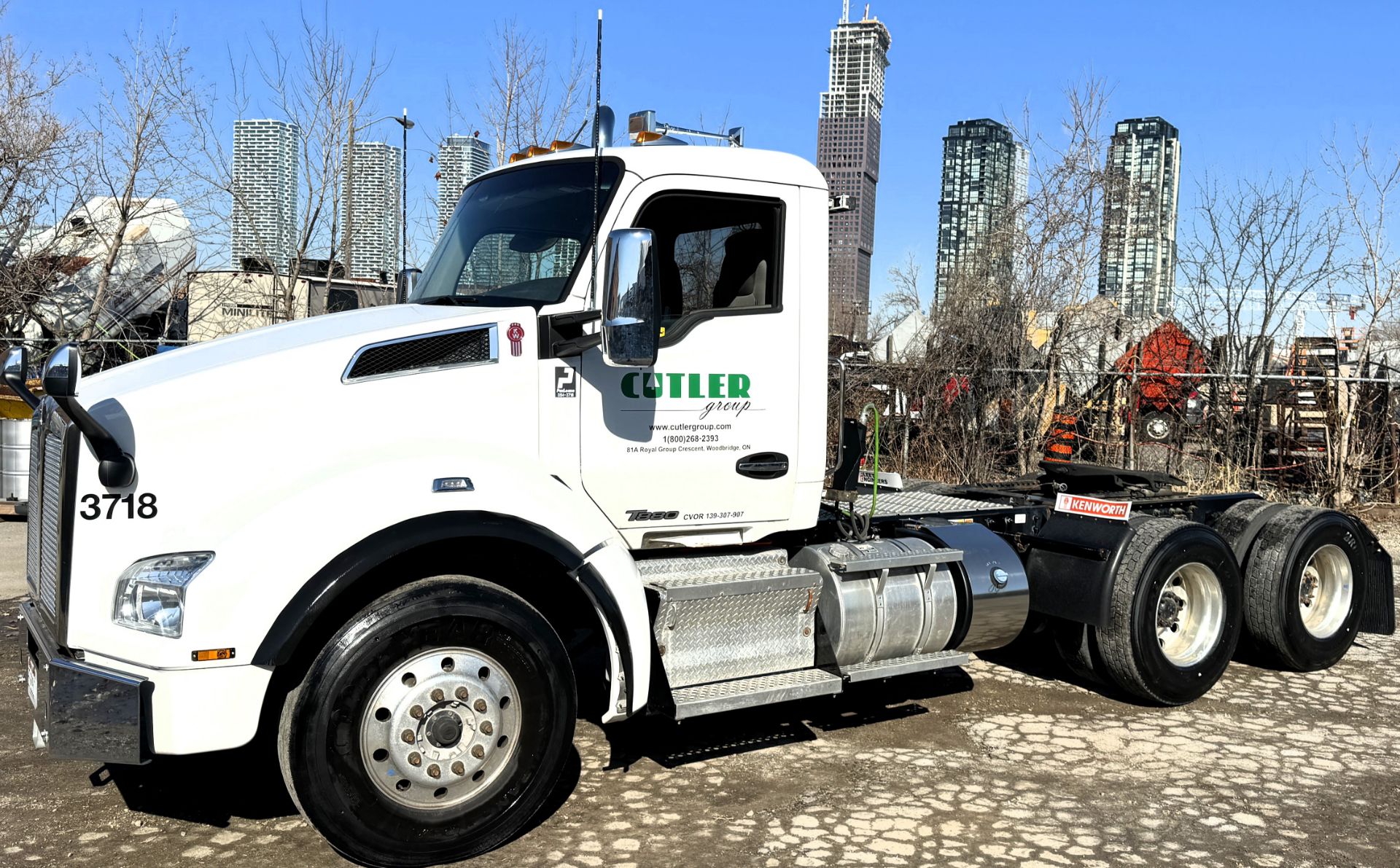 2021 KENWORTH T880 TANDEM AXLE TRACTOR TRUCK, VIN# 1XKZD40X4MJ972656, 70,709KMS, CUMMINS X15 525HP