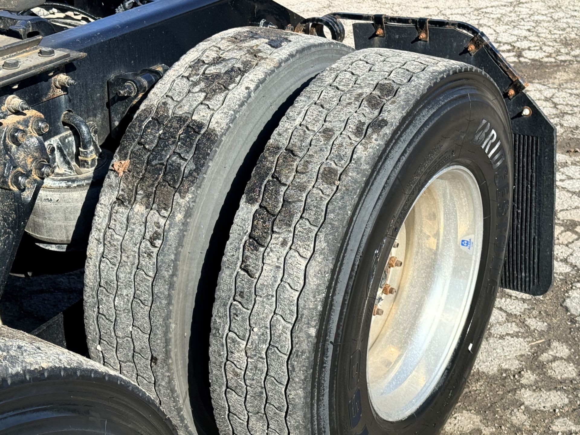 2021 KENWORTH T880 TANDEM AXLE TRACTOR TRUCK, VIN# 1XKZD40X4MJ972656, 70,709KMS, CUMMINS X15 525HP - Image 10 of 34