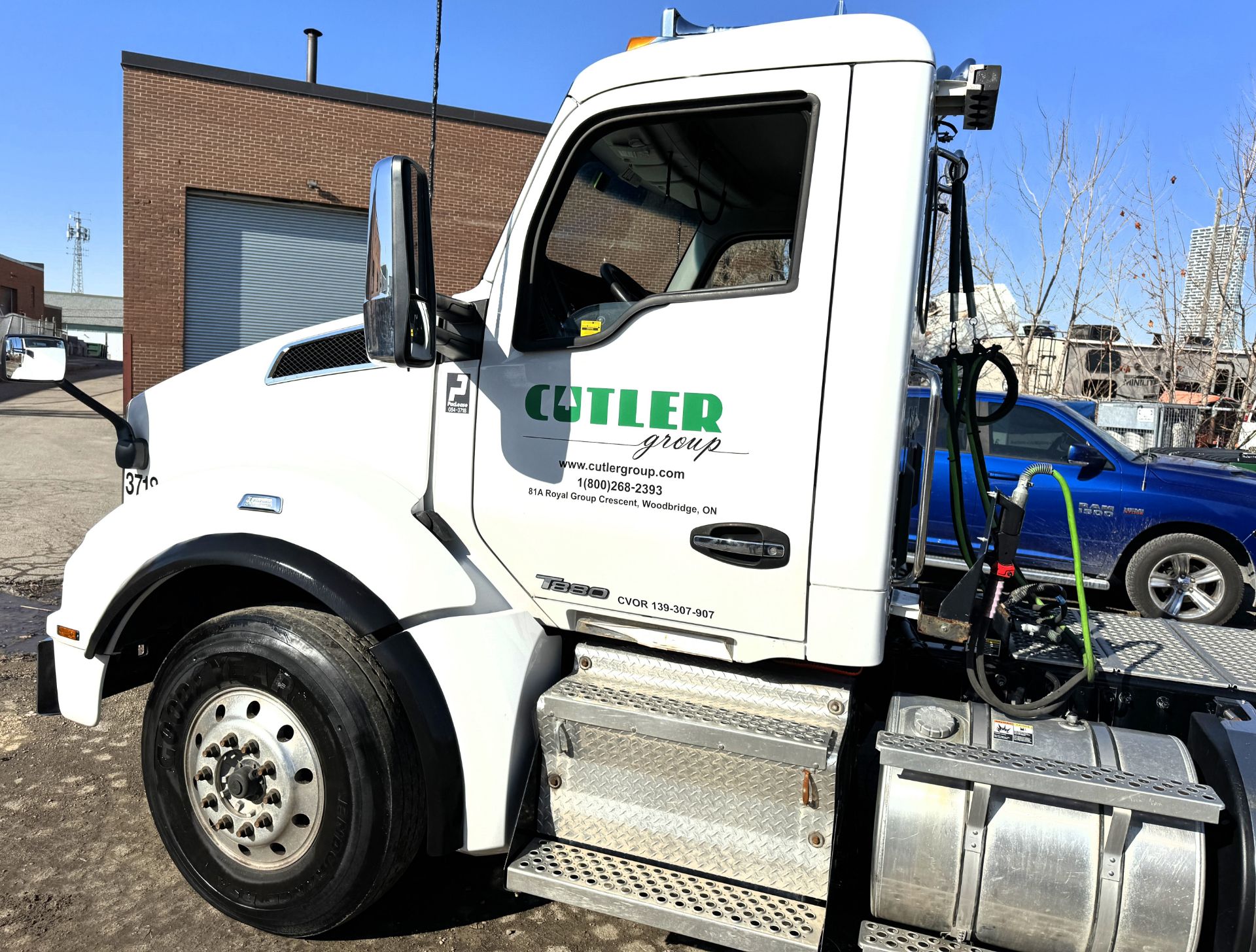 2021 KENWORTH T880 TANDEM AXLE TRACTOR TRUCK, VIN# 1XKZD40X4MJ972656, 70,709KMS, CUMMINS X15 525HP - Image 3 of 34