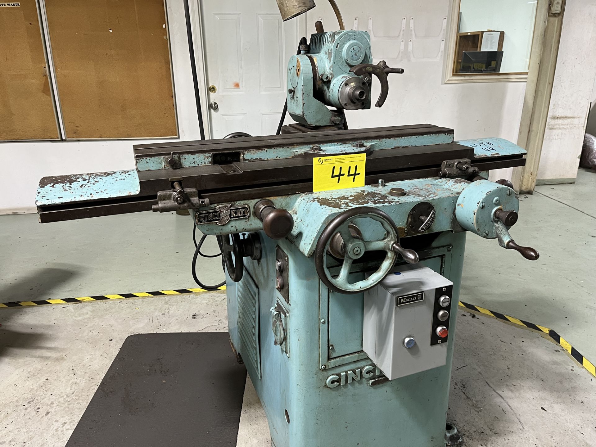 CINCINNATI NO. 2 TOOL GRINDER, S/N 1D211K-1029 (RIGGING FEE $150)