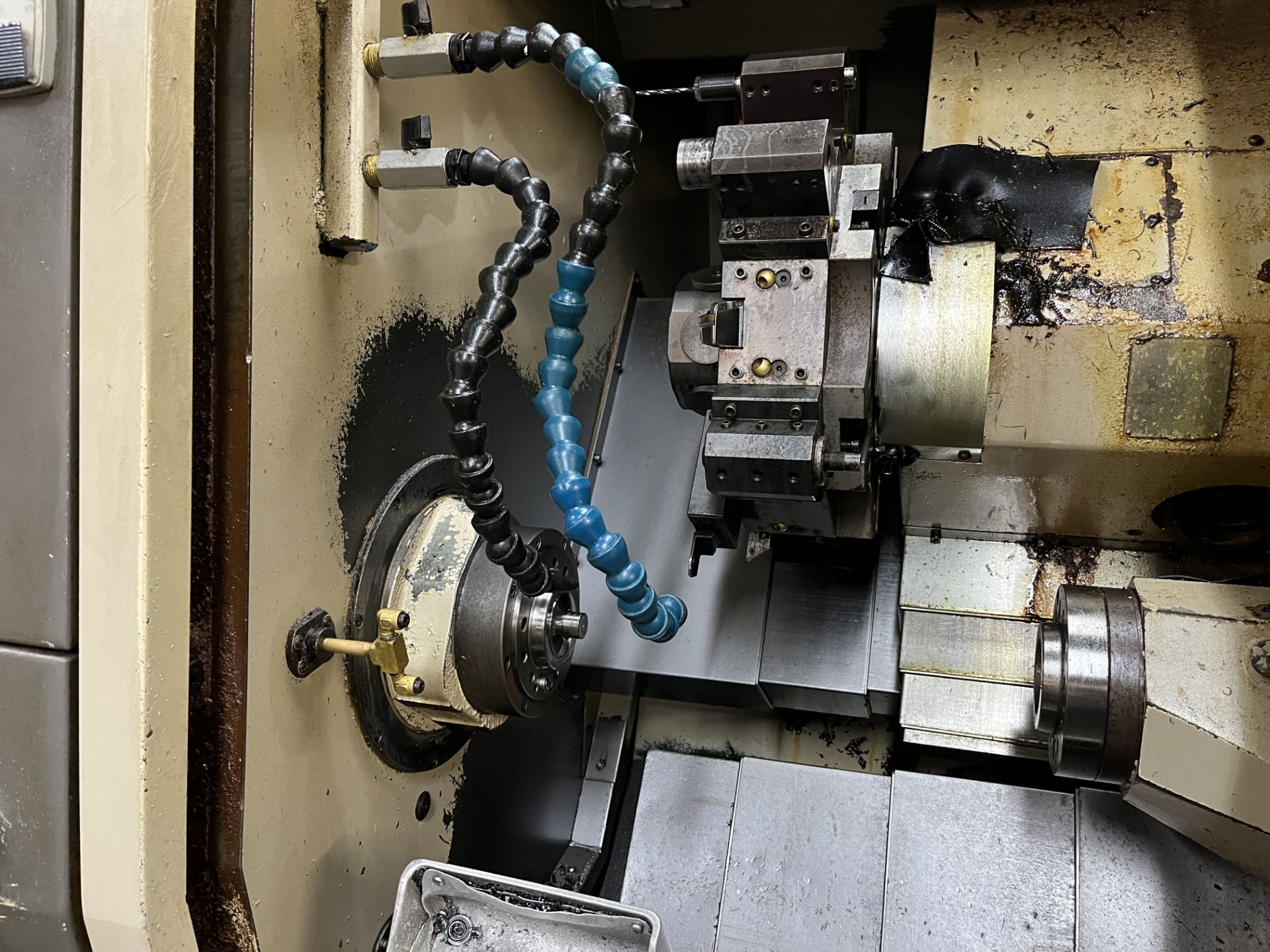 HARDINGE CONQUEST T42 CNC TURNING CENTER, MODEL SG-42, GE FANUC SERIES 18-T CNC CONTROL, COLLET - Bild 13 aus 19