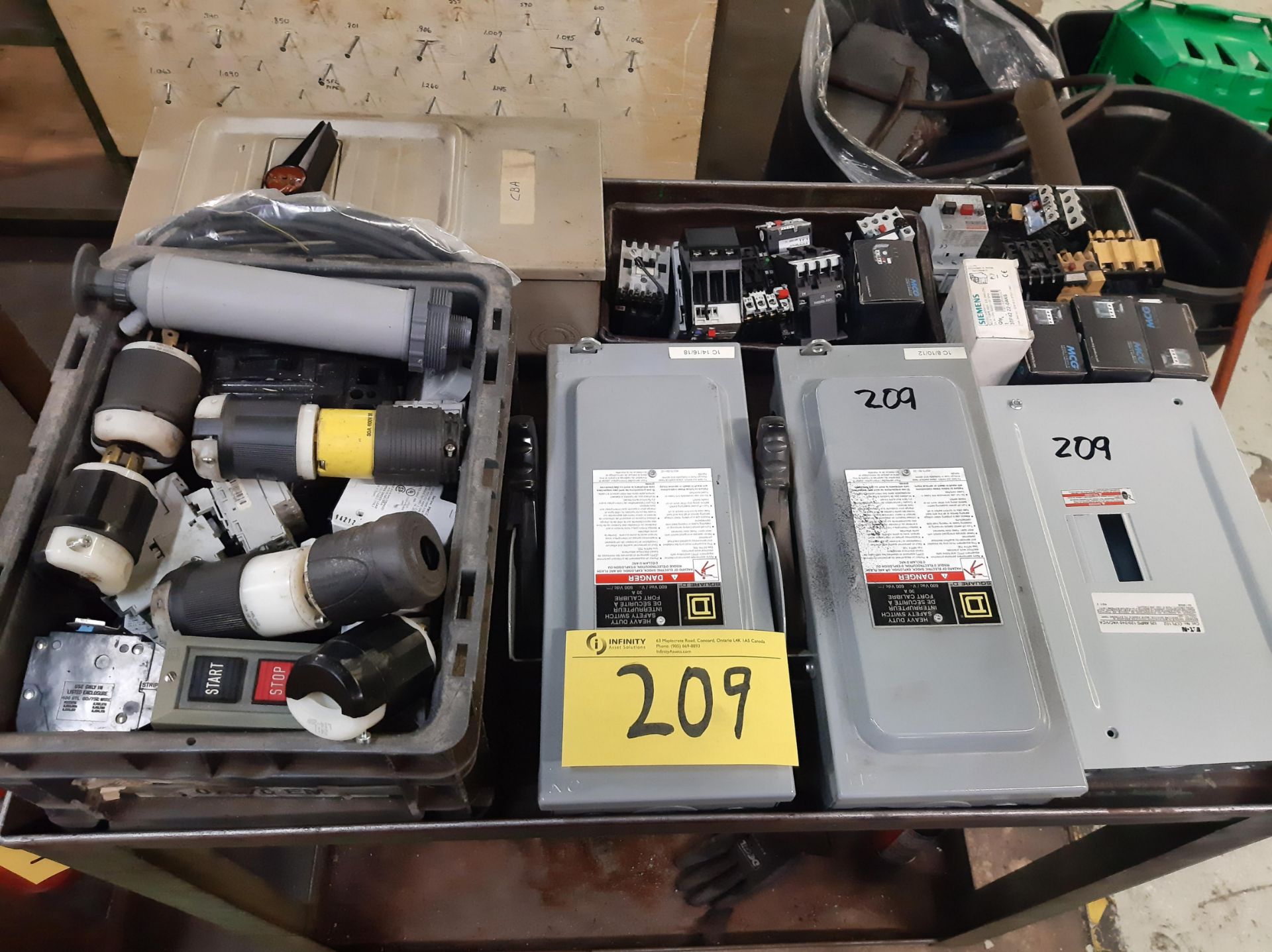 LOT OF SWITCHBOXES, ELECTRICAL HARDWARE