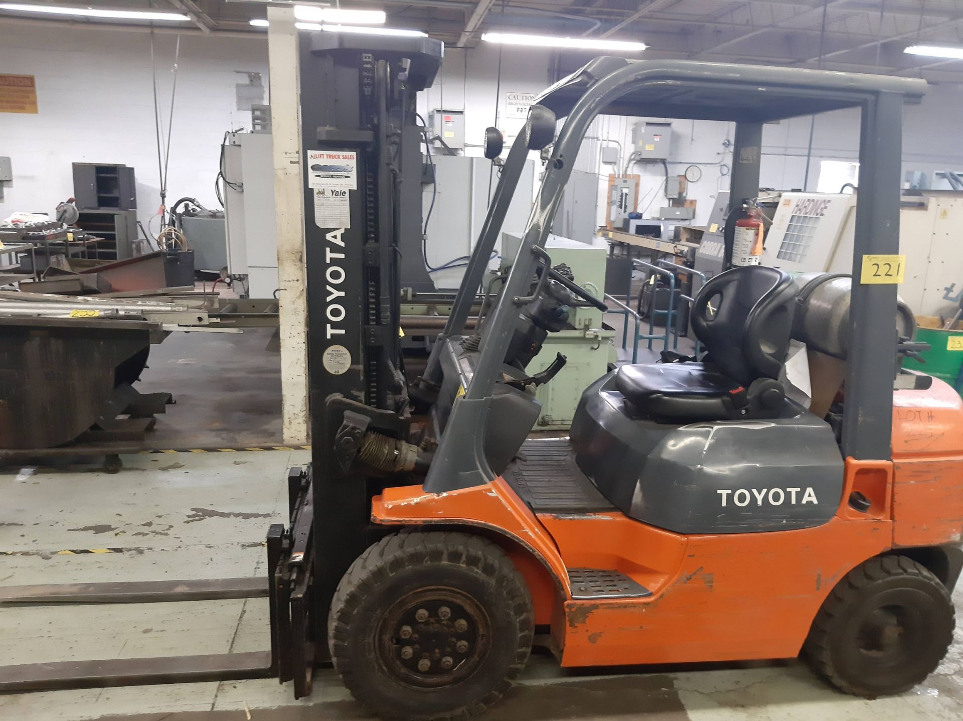 TOYOTA 42-7FG25 PROPANE FORKLIFT, 4,700LB CAP., 185” MAX LIFT, 3-STAGE MAST, SIDE SHIFT, OUTDOOR - Image 5 of 5