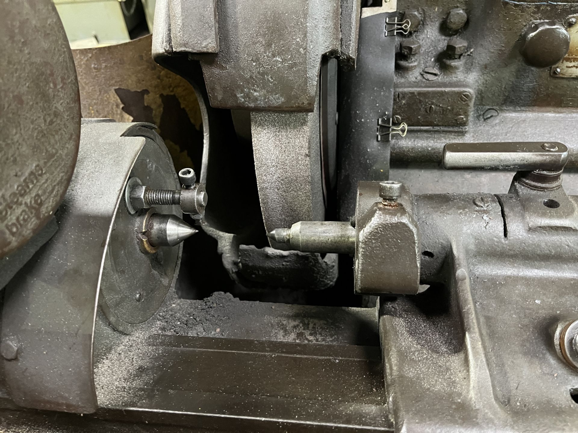 BROWN & SHARPE NO. 10 CYLINDRICAL GRINDER, 22” BED, SPEEDS TO 319 RPM, TAILSTOCK (RIGGING FEE $250) - Image 2 of 6