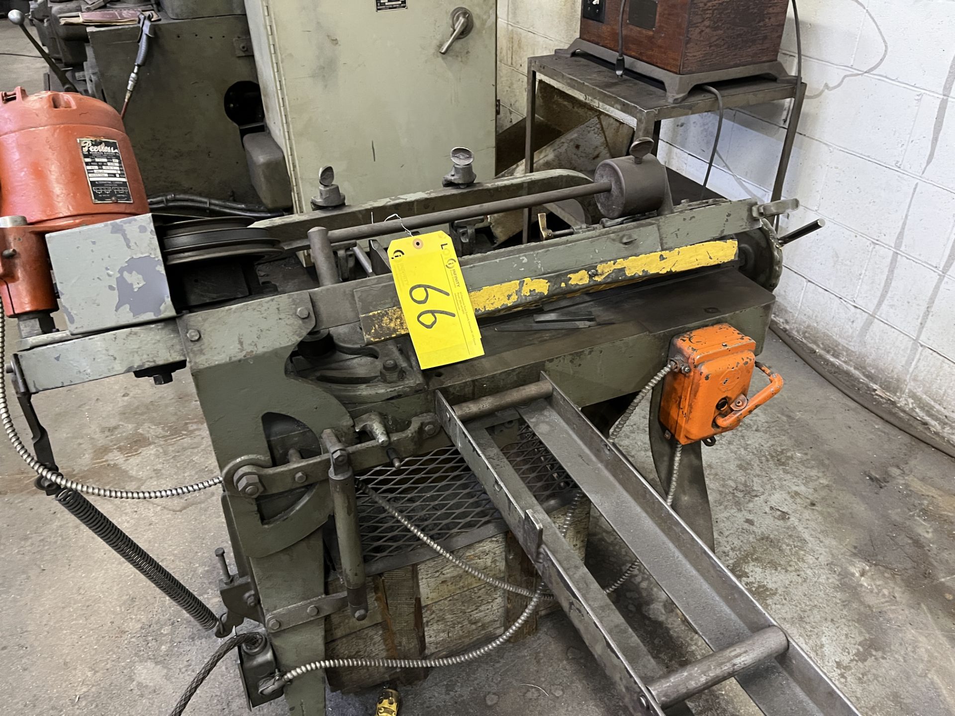 WELLS HORIZONTAL BANDSAW W/ OUTFEED ROLLER CONVEYOR