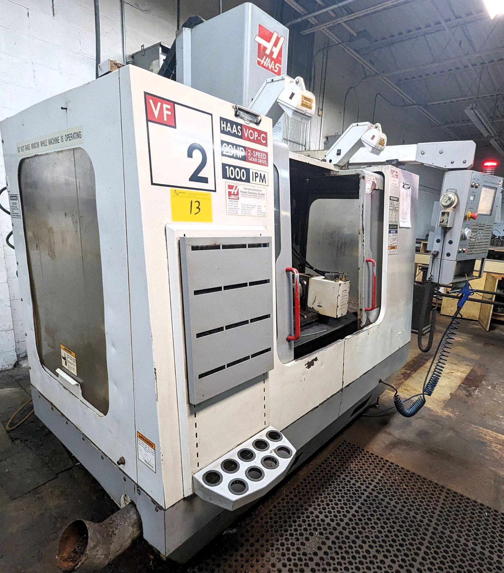 2005 HAAS VF-2B CNC VERTICAL MACHINING CENTER, CNC CONTROL, CAT40, (20) UMBRELLA ATC, 20HP 2-SPEED - Image 3 of 17