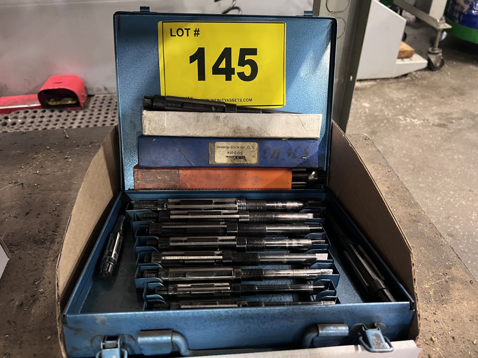 BOX OF ADJUSTABLE REAMERS