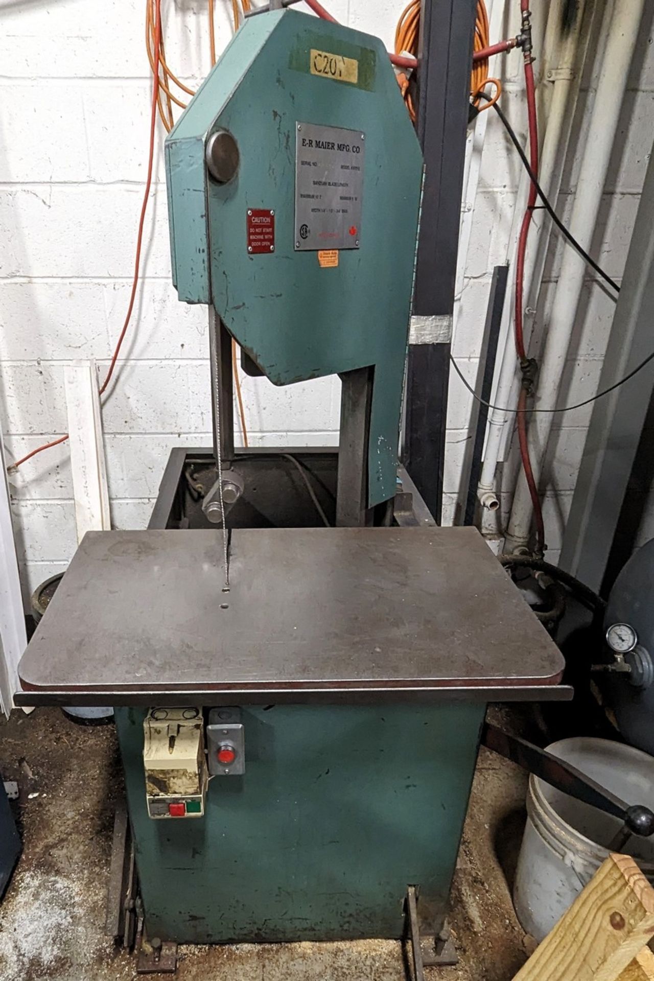 E-R MAIER KM1012 ROLL-IN SAW, S/N 64895 (RIGGING FEE $250)