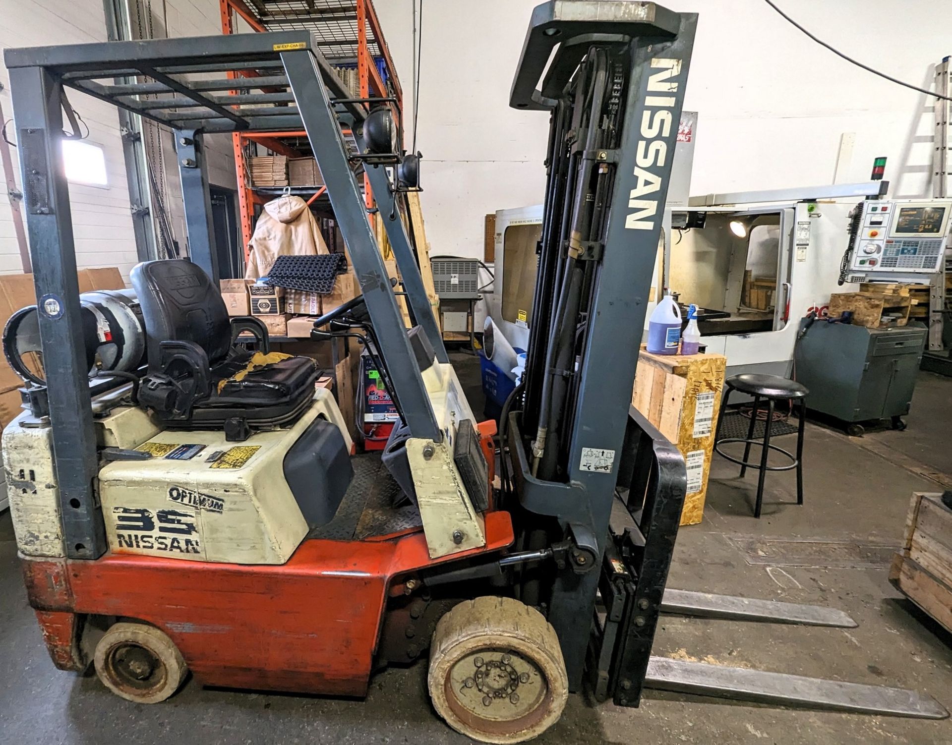 NISSAN CPJ01A18PV PROPANE FORKLIFT, 2,950LB CAP., 187” MAX LIFT, 3-STAGE MAST, SIDE SHIFT, APPROX.