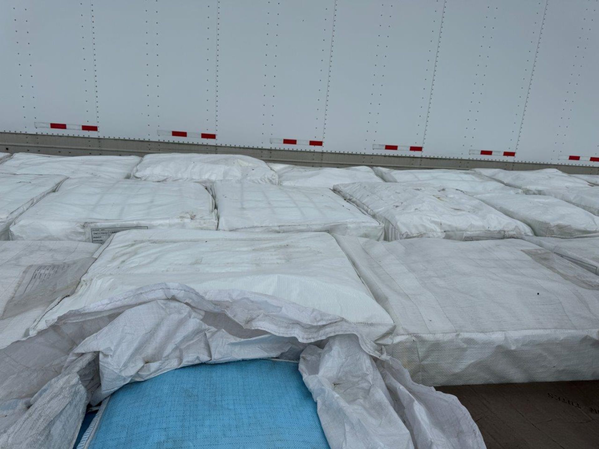 LOT OF APPROX. (25) PALLET OF BAGS / SACKS - Bild 6 aus 6