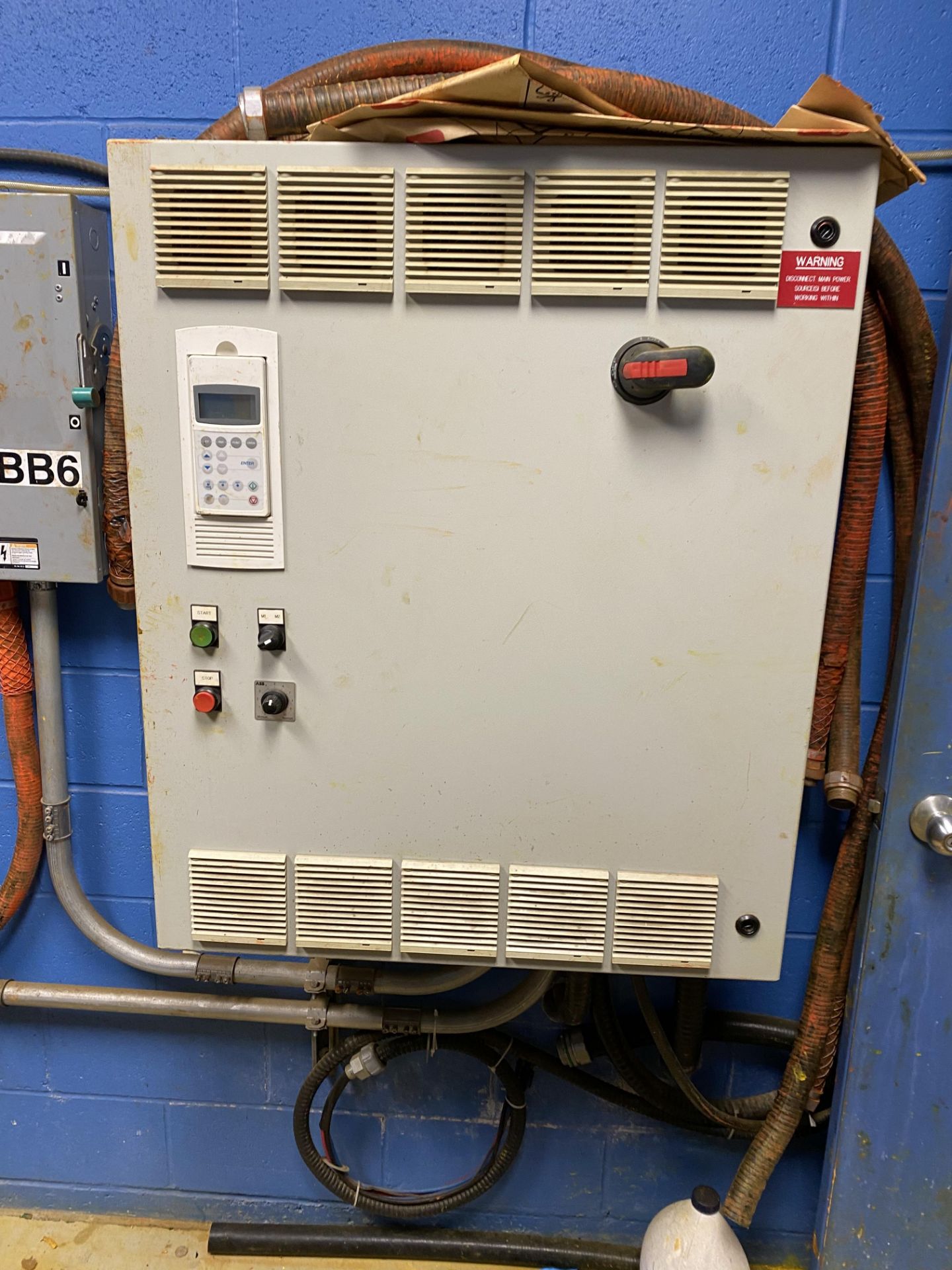 CONTENTS OF SPRAY HEAD REPAIR ROOM INCLUDING (3) SIEMENS CONTROL PANELS, PNEUMATIC SPRAY HEAD REPAIR - Image 2 of 10