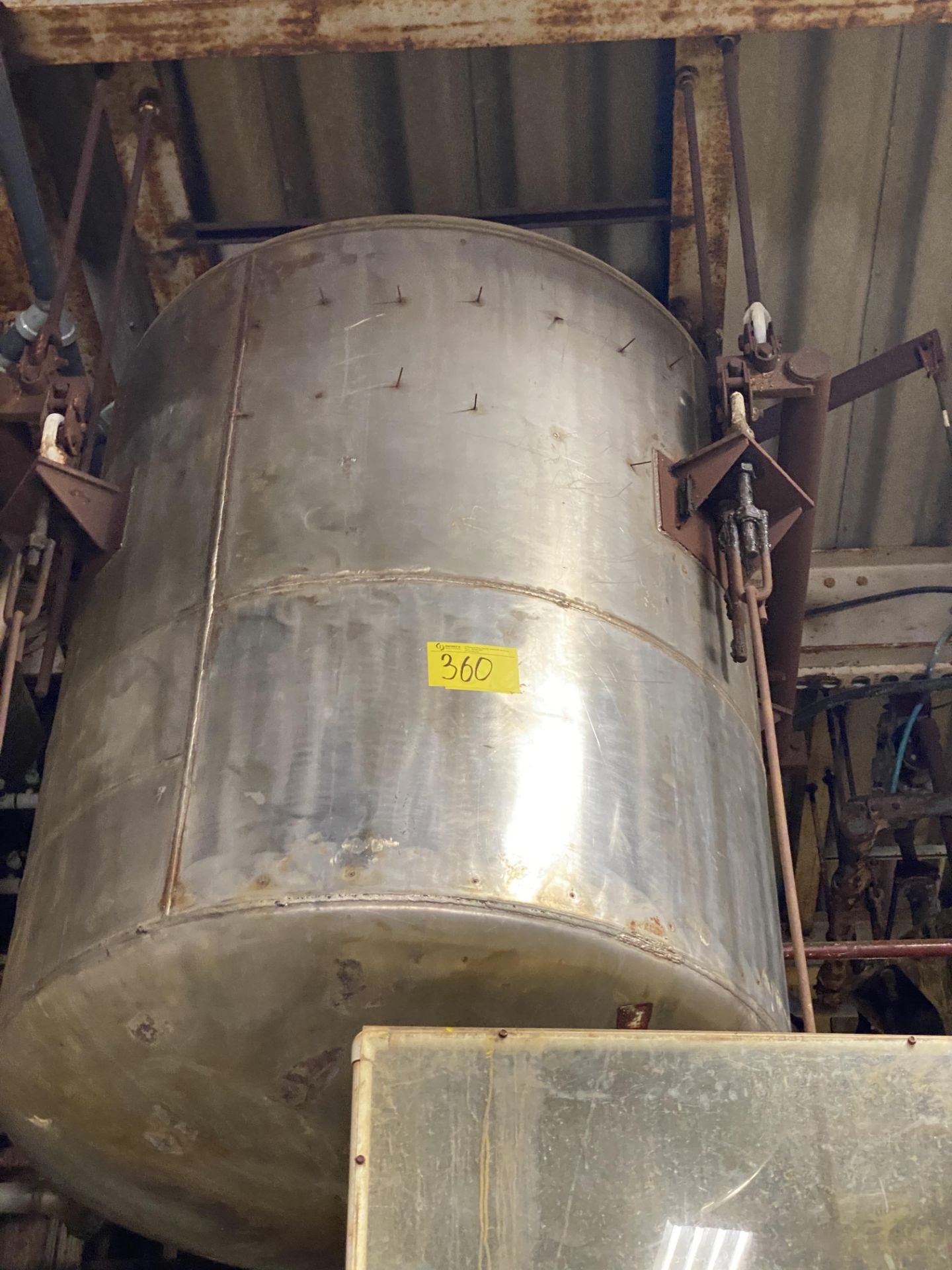 LOT OF (2) STAINLESS STEEL TANKS (ELEVATED), BOTH APPROX. 5'DIA. X 6'D (RIGGING FEE $2,200 USD) - Image 4 of 4