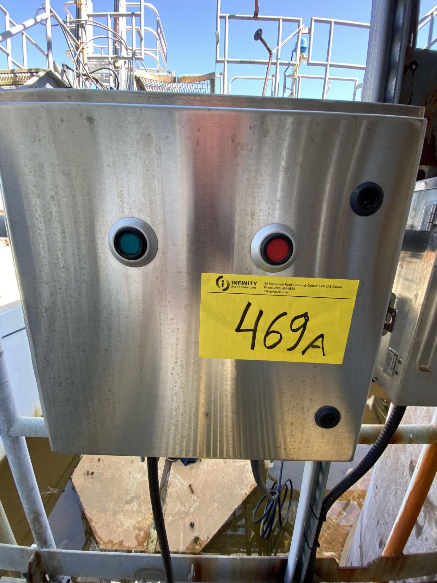 SQUARE D AND STAINLESS CONTROL BOXES (RIGGING FEE $275 USD) - Image 2 of 3