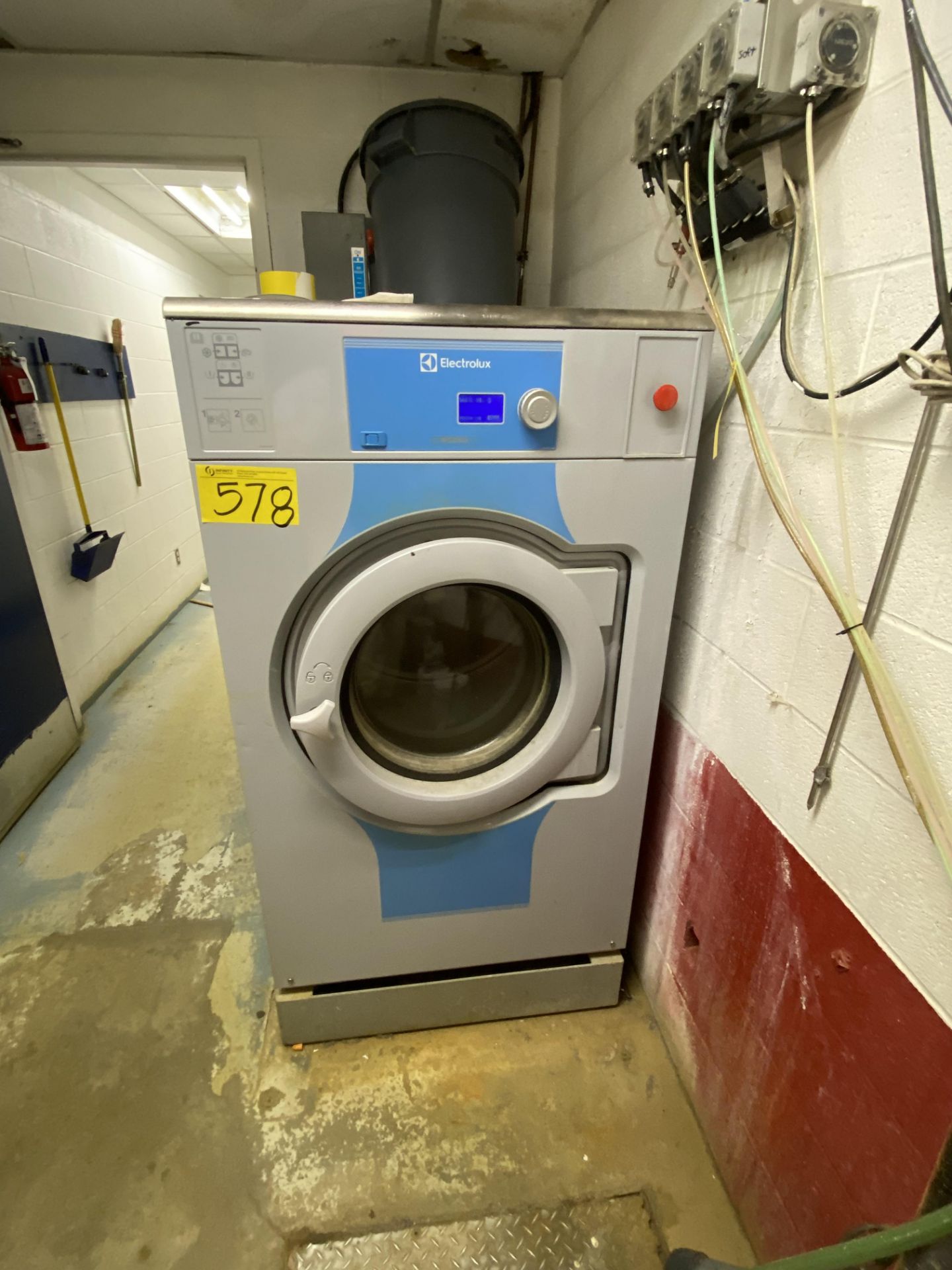 UNIMAC DIGITAL WASHER AND ELECTROLUX WS2505 INDUSTRIAL DRYER - Image 8 of 10
