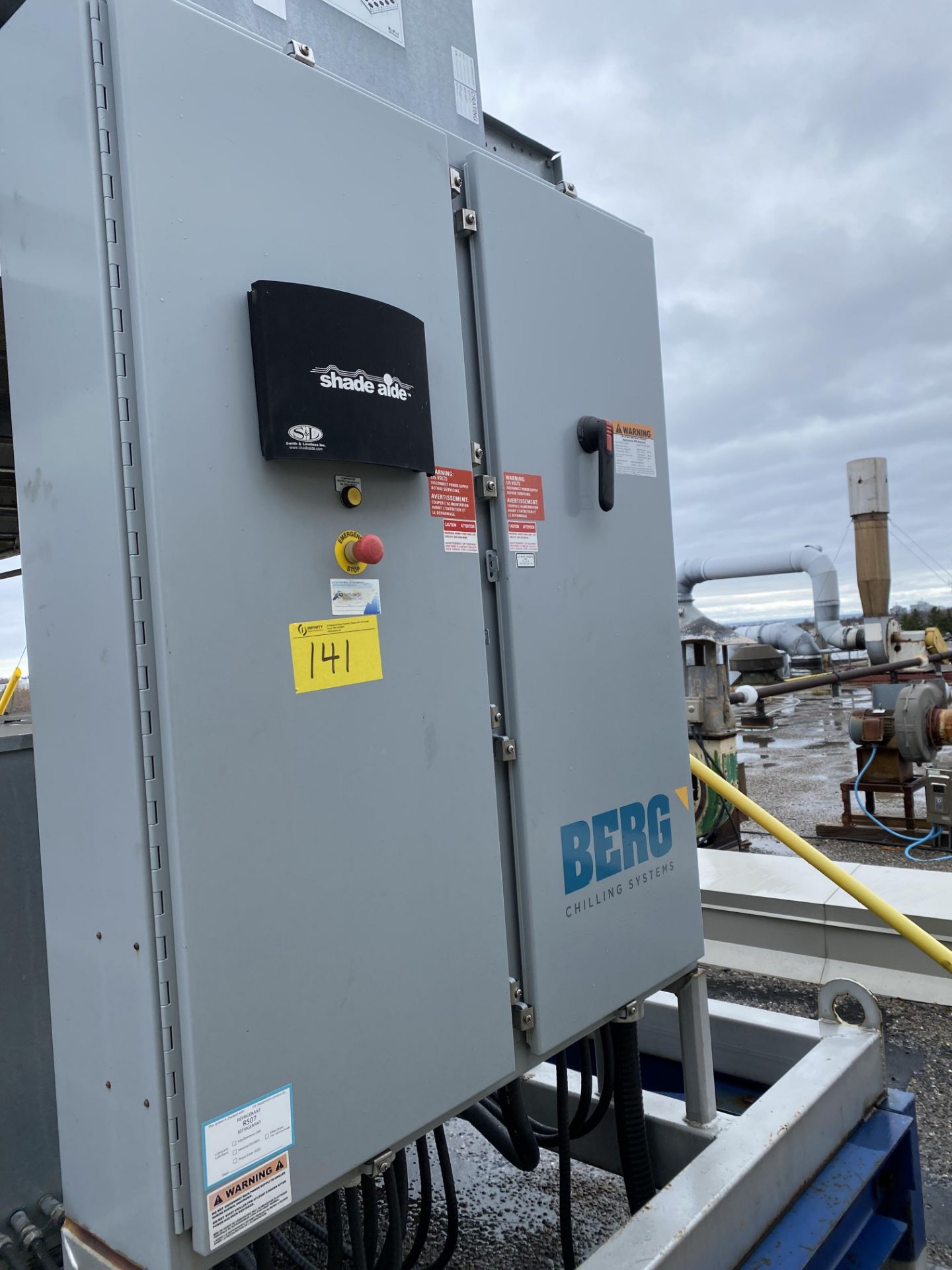 BERG APQ-125-1/0 OUTDOOR AIR COOLED SKID MOUNTED CHILLER, 125HP, S/N S03440A-AJ1-0319 (ON ROOF) ( - Bild 2 aus 7