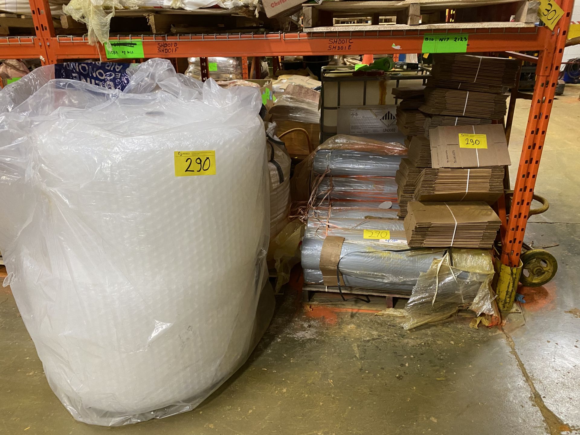 BUBBLE WRAP ROLL AND PALLET OF PLASTIC BAG ROLLS / CARTONS