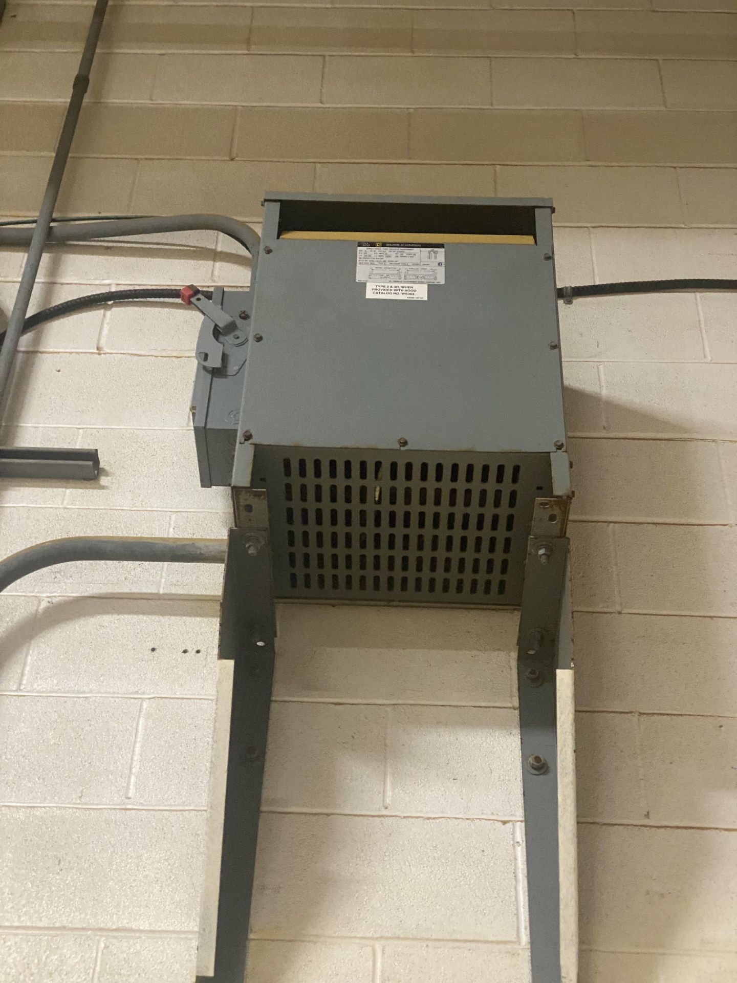 SQUARE D TRANSFORMER, 15KVA, 600V TO 120/240V (2ND FLOOR) (RIGGING FEE $75 USD)