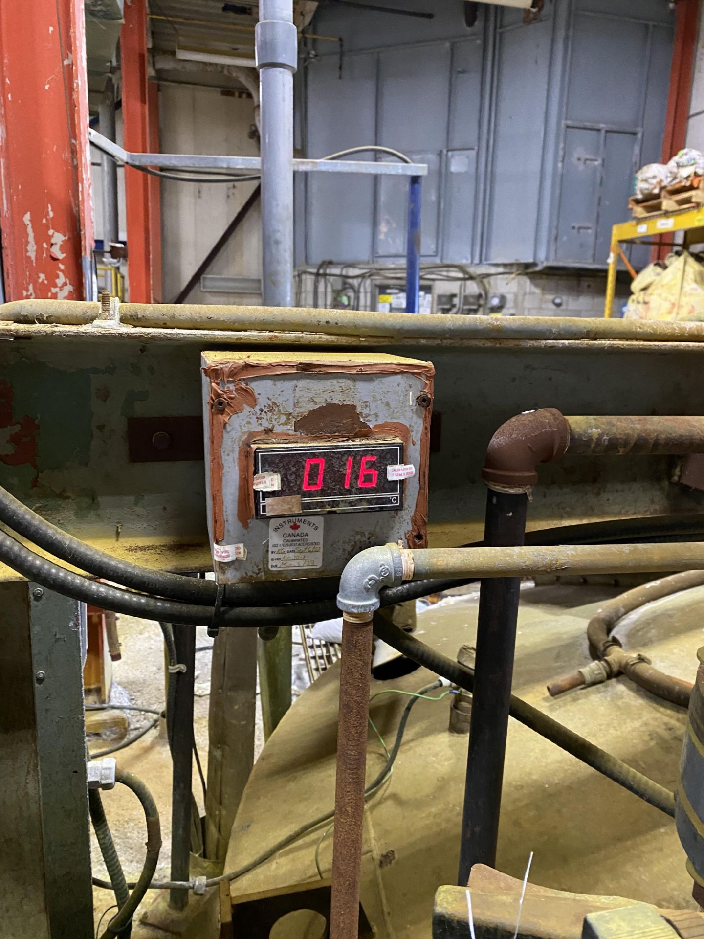 LOT OF (10) CHEMLINE MODEL 750NC010CPF PRESSURE MONITOR W/ DRO BOX (RIGGING FEE $395 USD) - Image 7 of 10