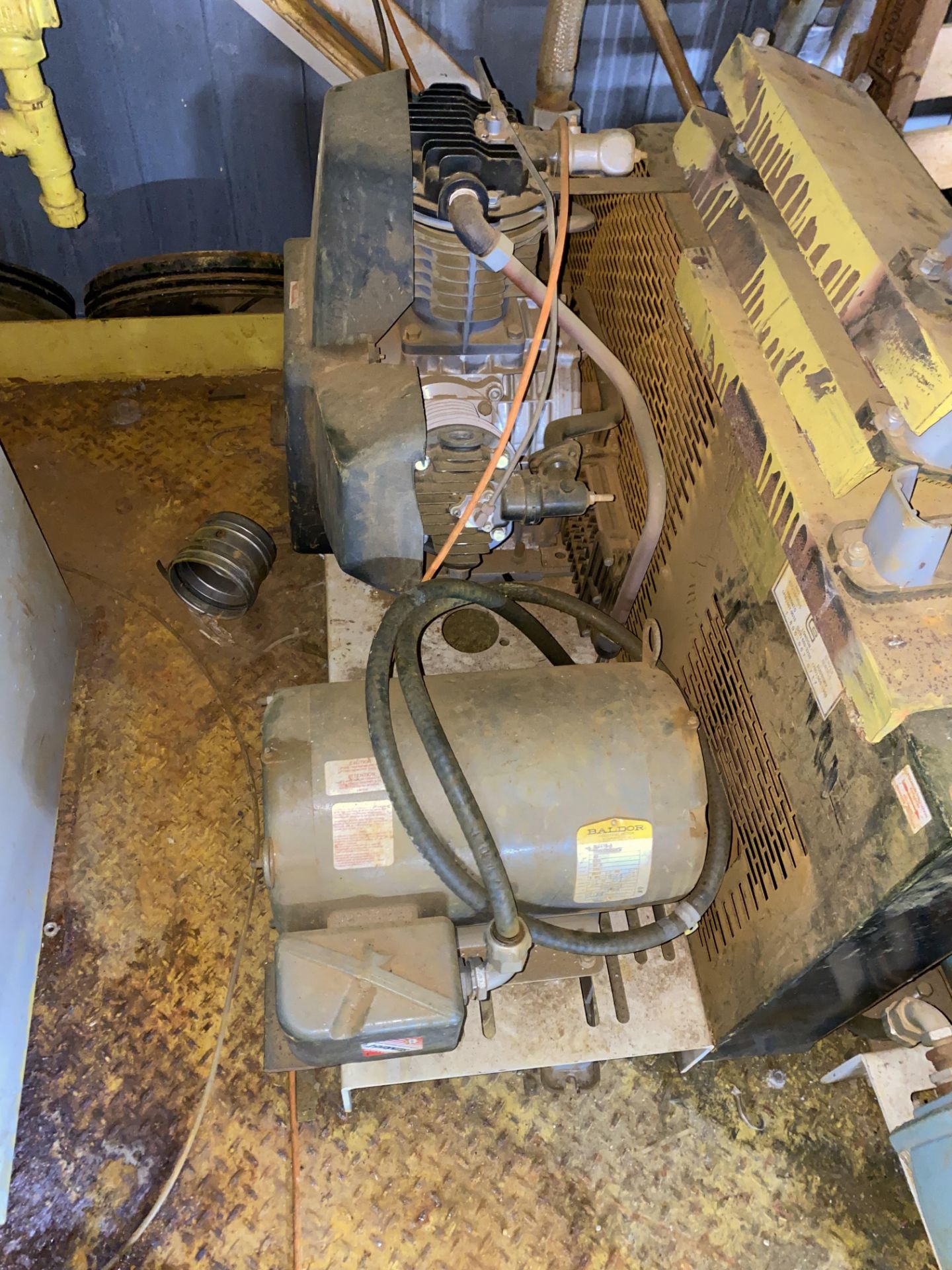 LOT OF (2) COMAIRCO 15HP COMPRESSORS (RIGGING FEE $350 USD) - Image 3 of 4
