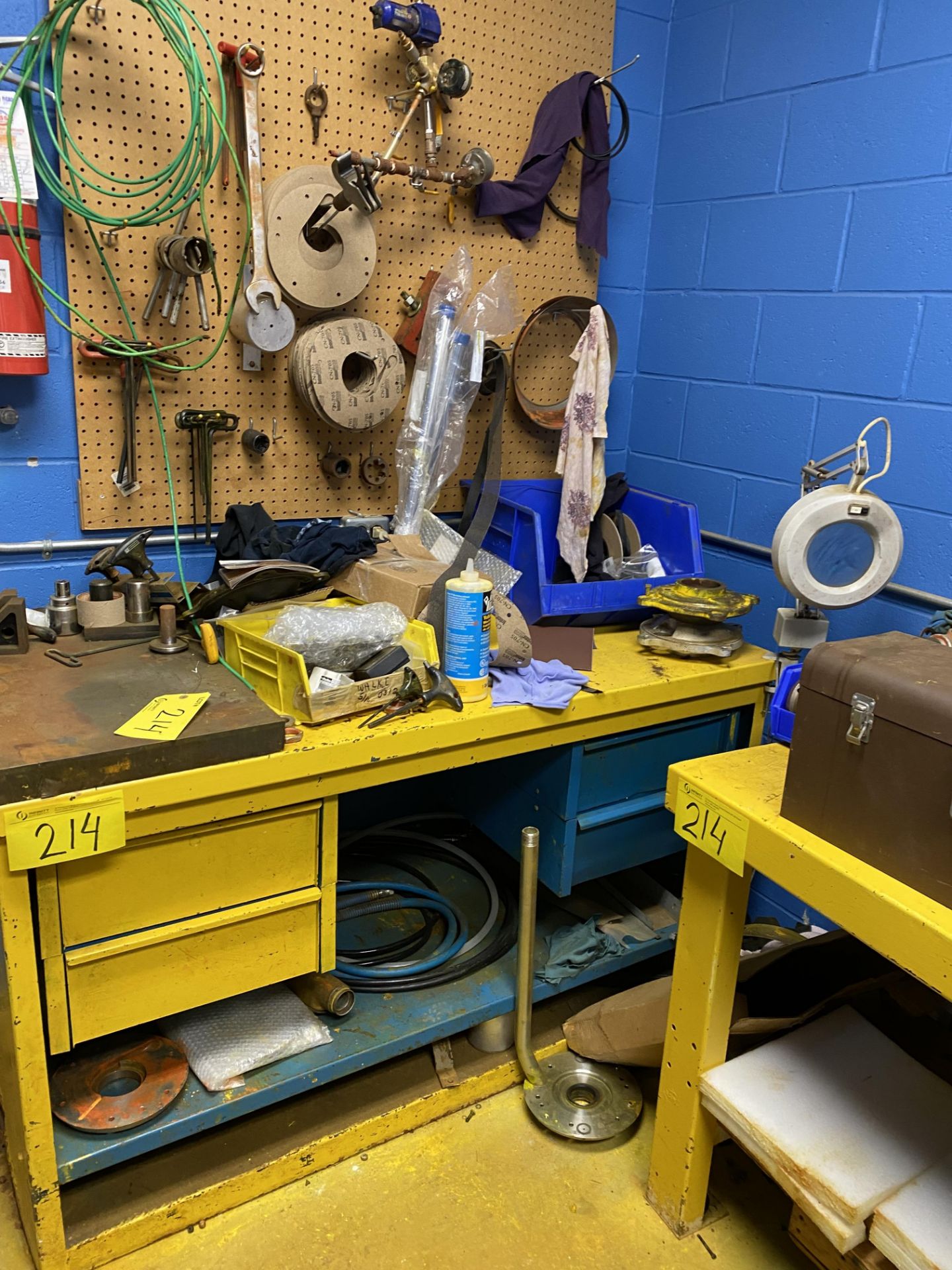 CONTENTS OF SPRAY HEAD REPAIR ROOM INCLUDING (3) SIEMENS CONTROL PANELS, PNEUMATIC SPRAY HEAD REPAIR - Image 10 of 10