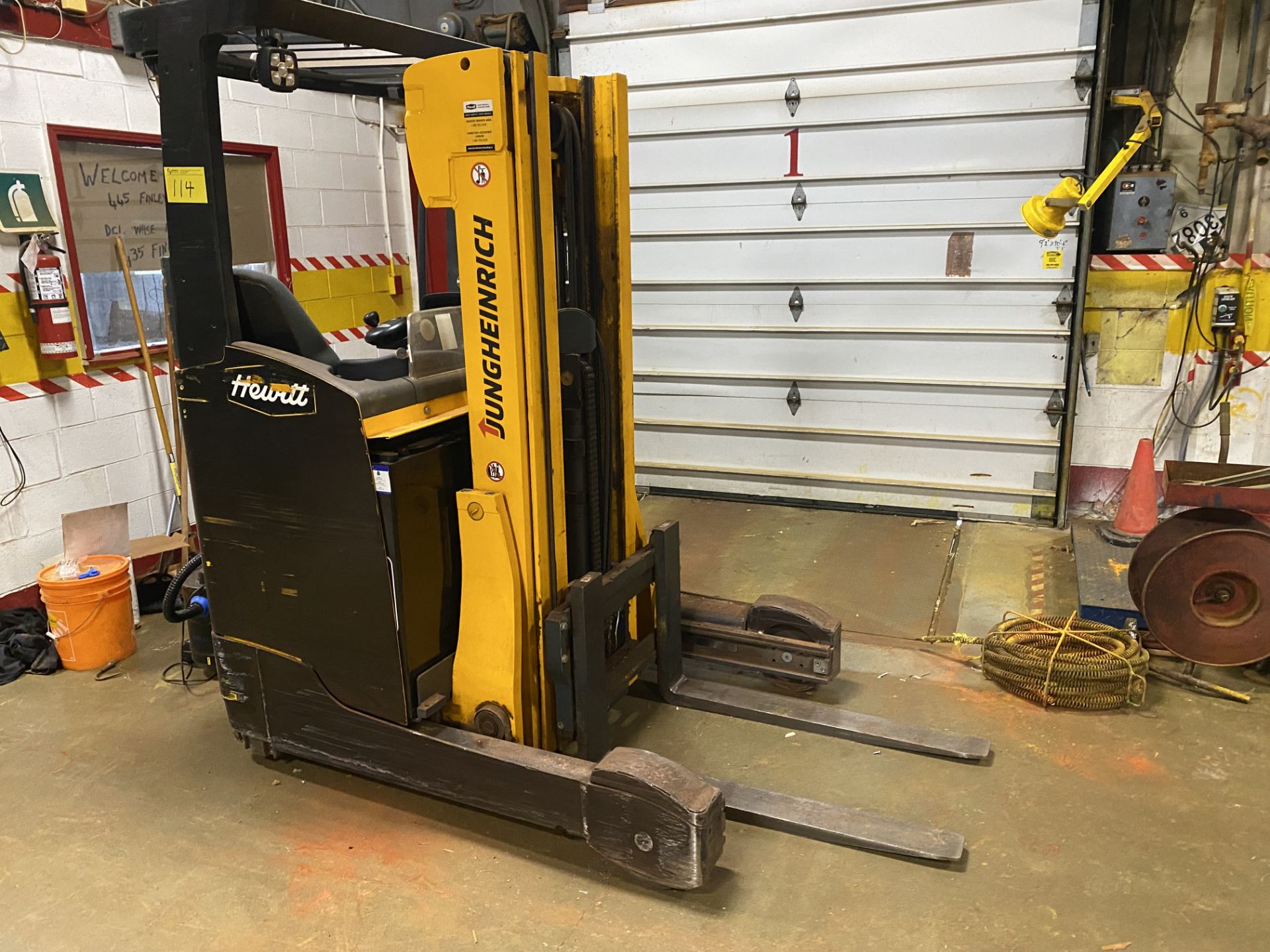 JUNGHEINRICH ELECTRIC REACH TRUCK, 3,000LB CAP., 179" MAX LIFT, 3-STAGE AMST, 24V, S/N 91091030 W/