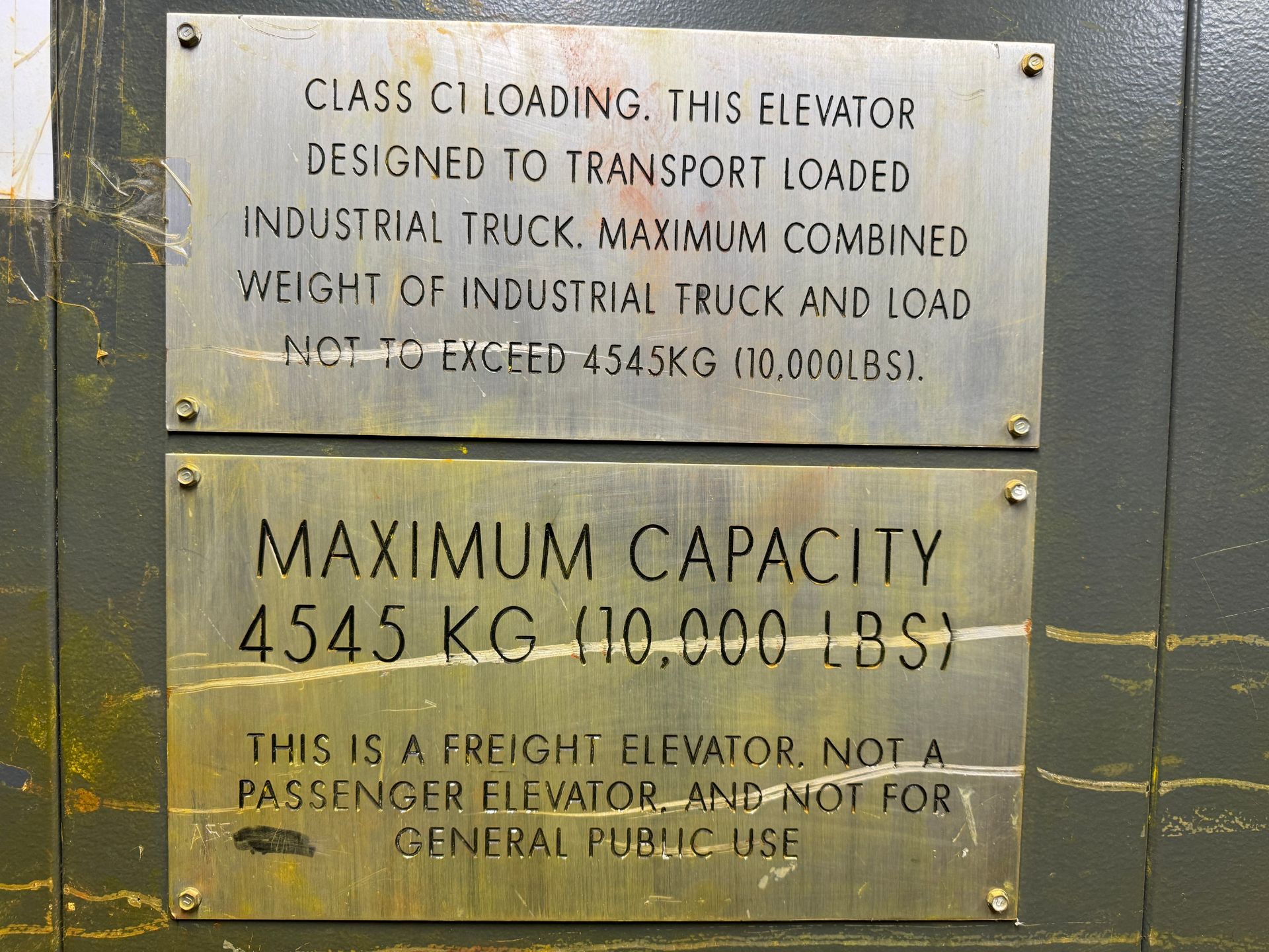 PEELE FREIGHT ELEVATOR (NOTE: SUBJECT TO LATE REMOVAL, PICKUP END OF AUGUST) (RIGGING FEE $10,900 - Image 5 of 14