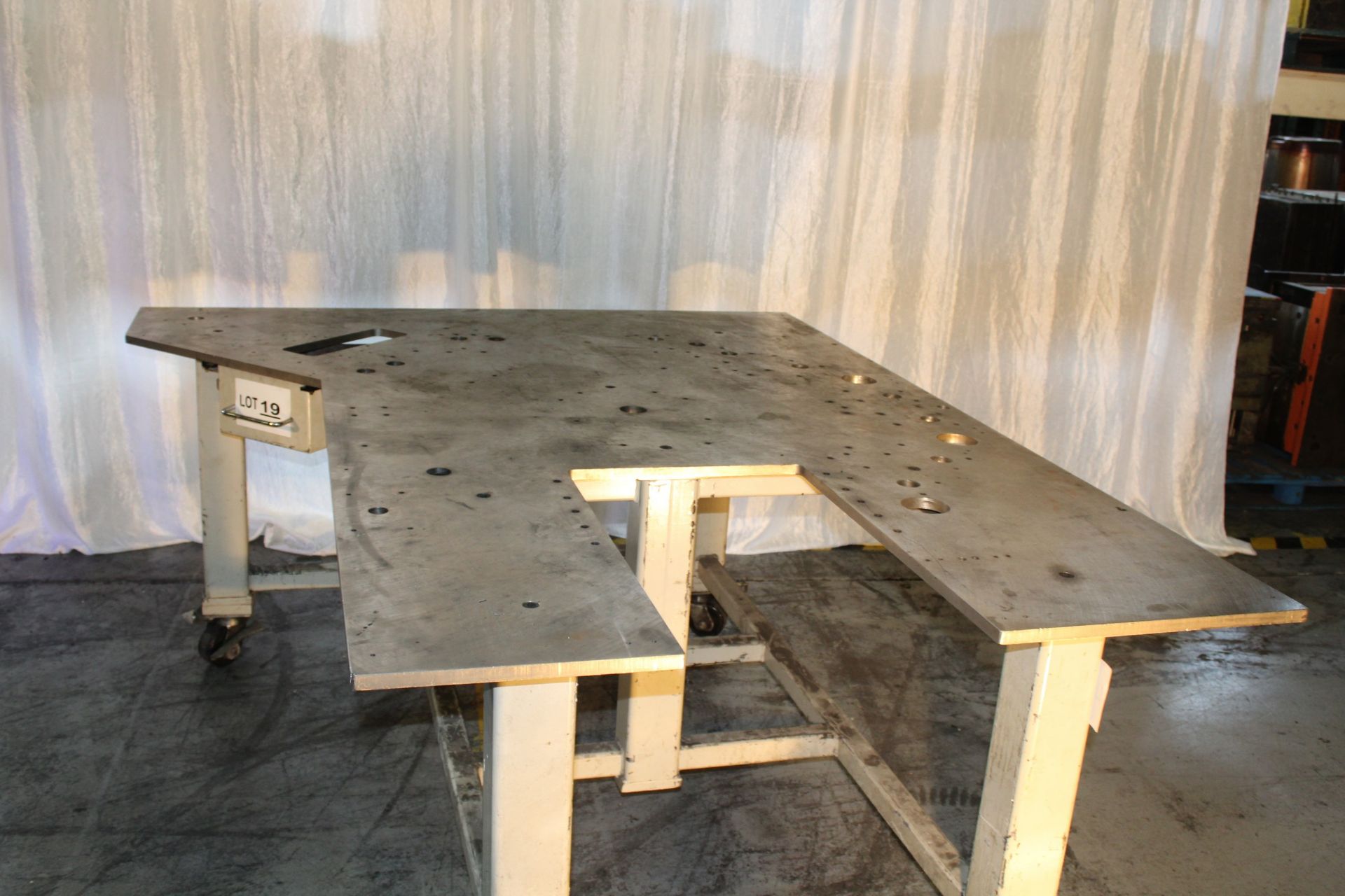 ASSEMBLY / WORKING TABLE - Image 4 of 6