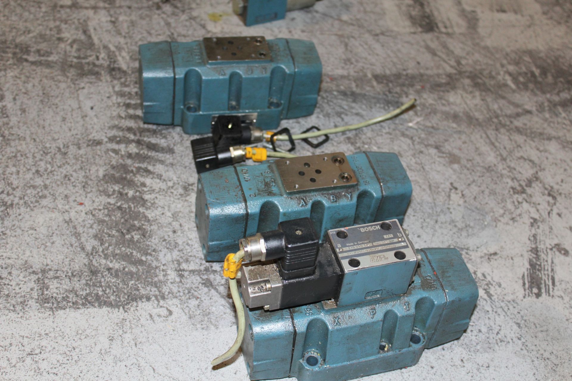REXROTH HYDRAULIC AND PNEUMATIC VALVES - Image 19 of 23