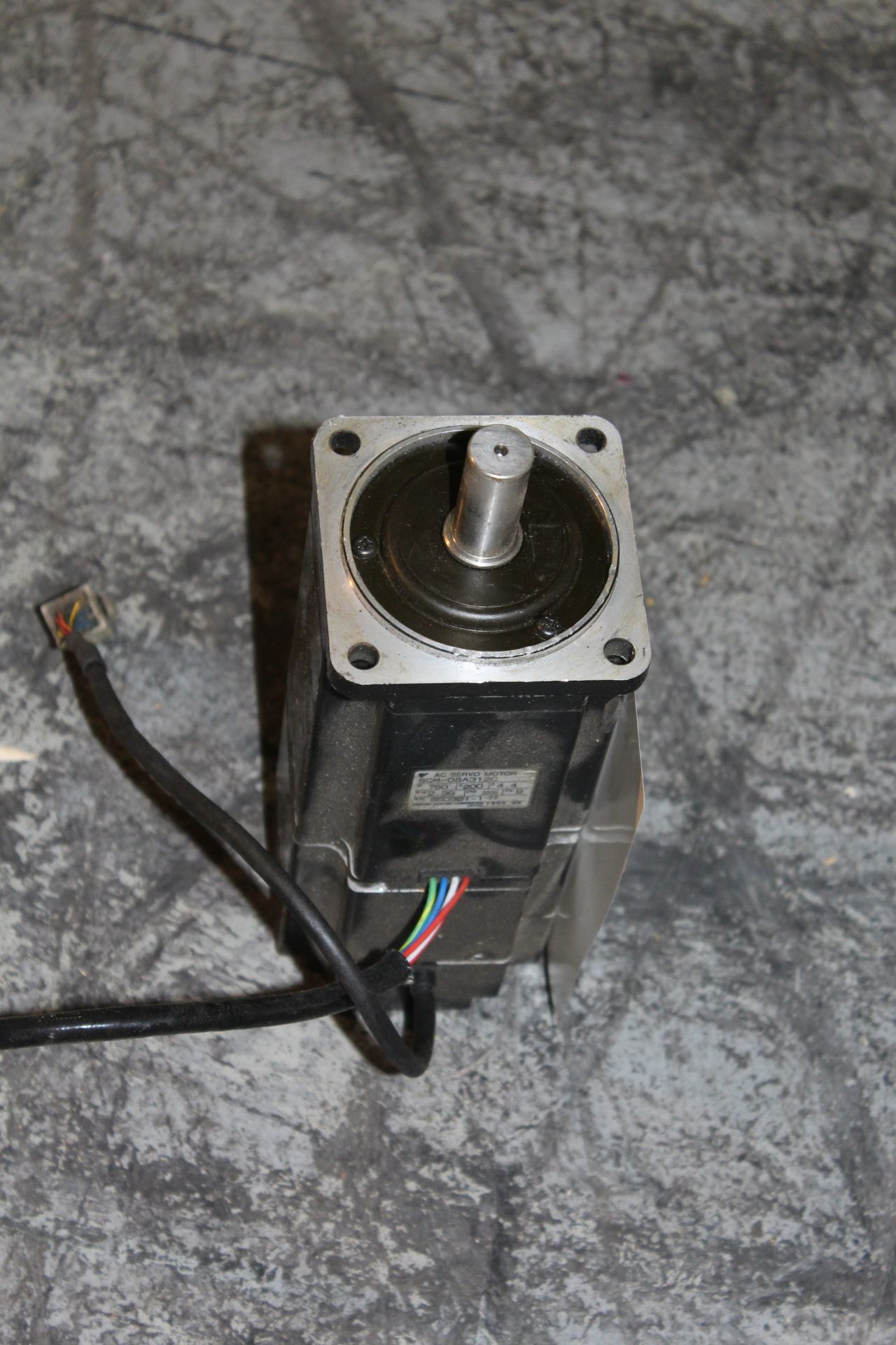 SERVO MOTOR