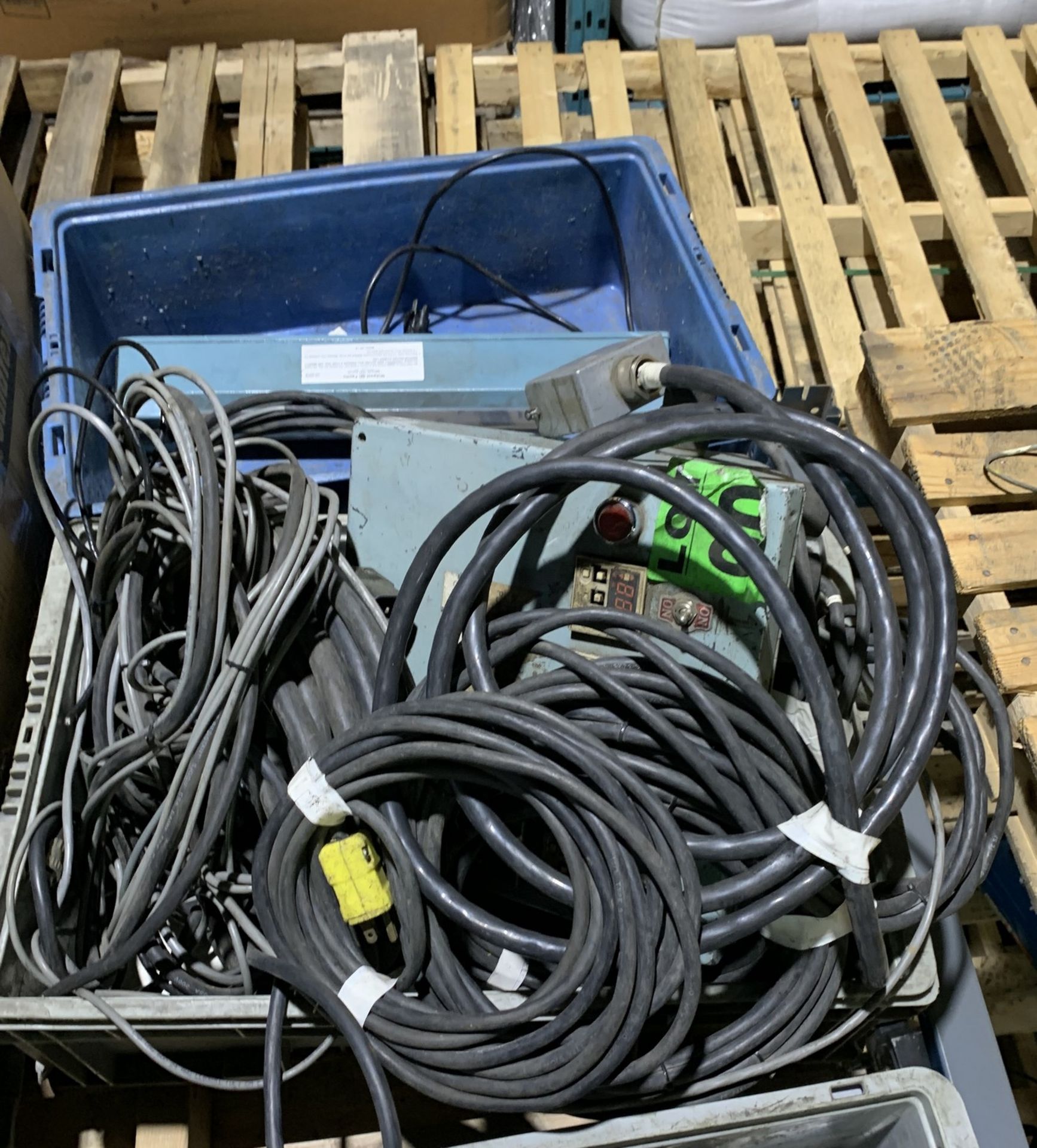 BIN OF WIRES - Image 2 of 3