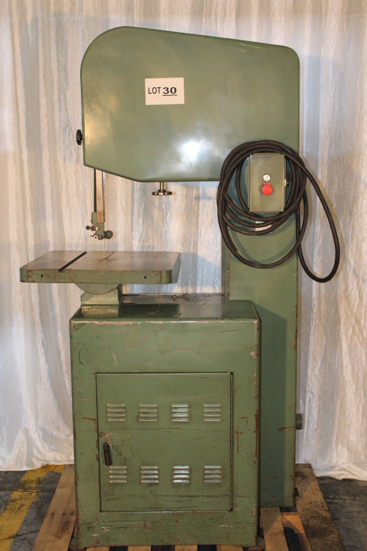 VERTICAL BANDSAW