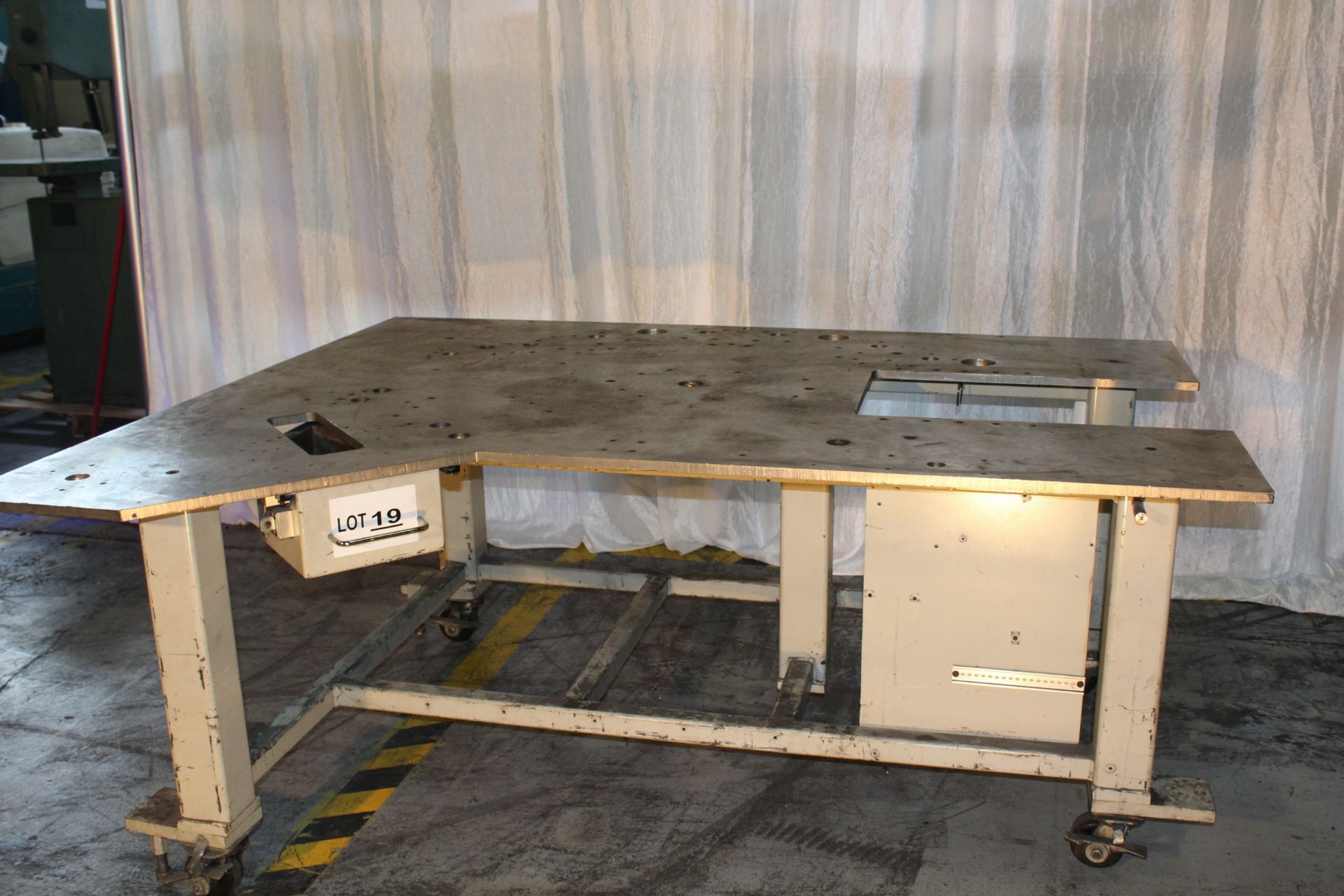ASSEMBLY / WORKING TABLE - Image 6 of 6