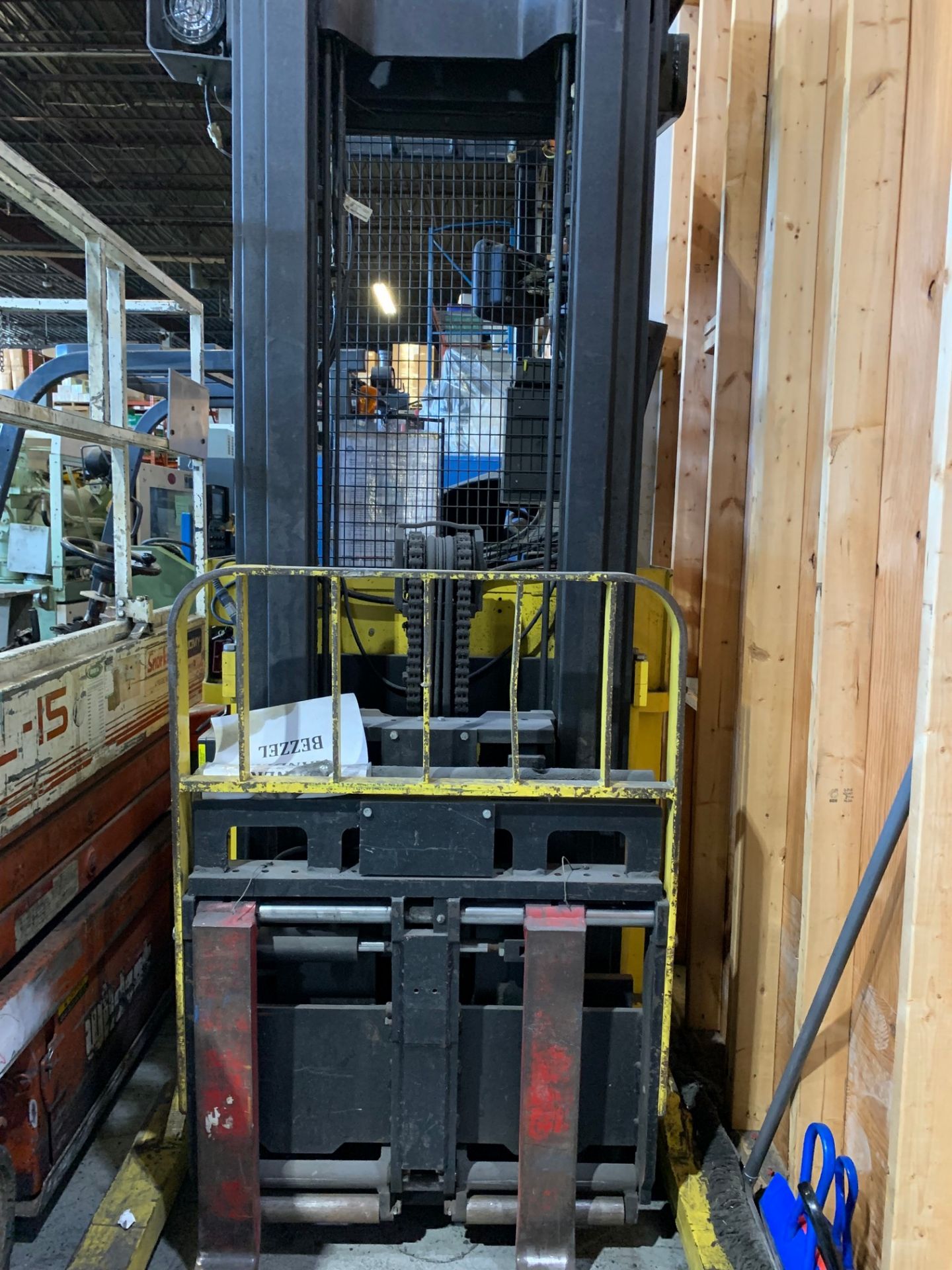 HYSTER ELECTRIC REACH TRUCK - Image 5 of 9