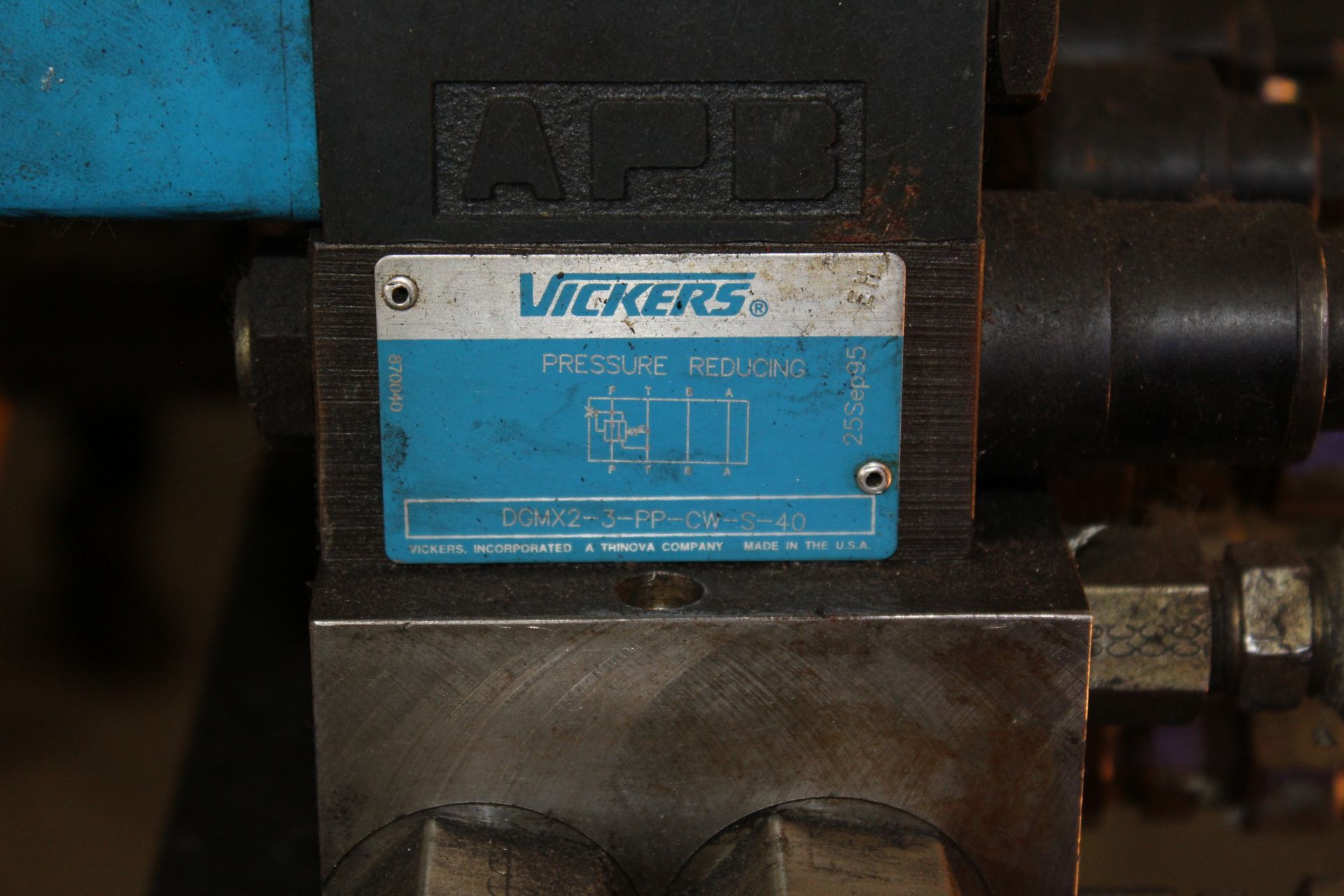 HYDRAULIC VALVE GATE & HOT RUNNER CONTROLLER - Image 3 of 10