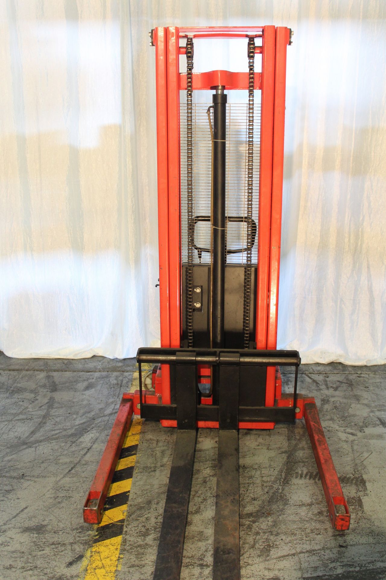 ELECTRIC STACKER - Image 4 of 6