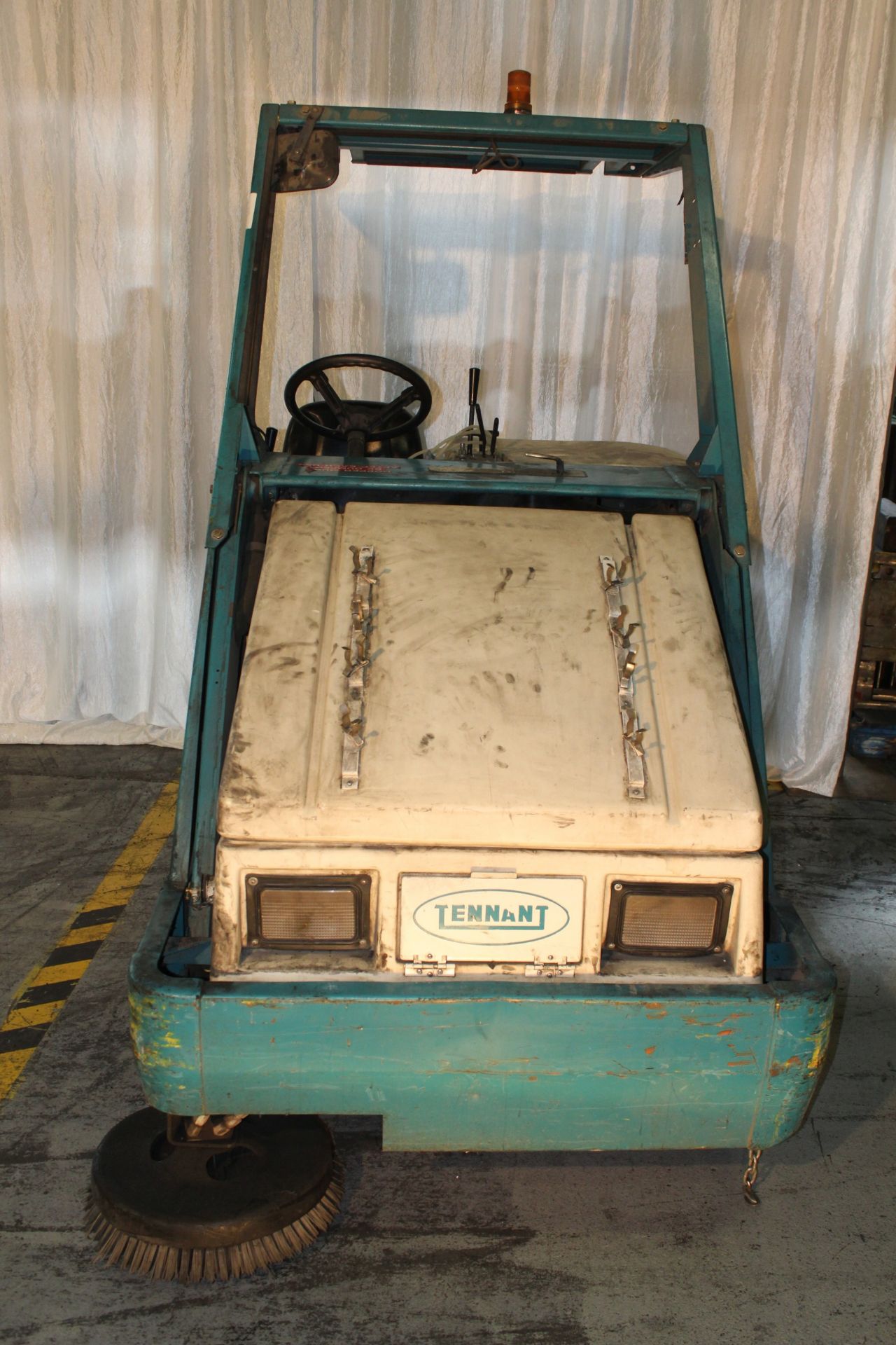 TENNANT SWEEPER - Image 10 of 13