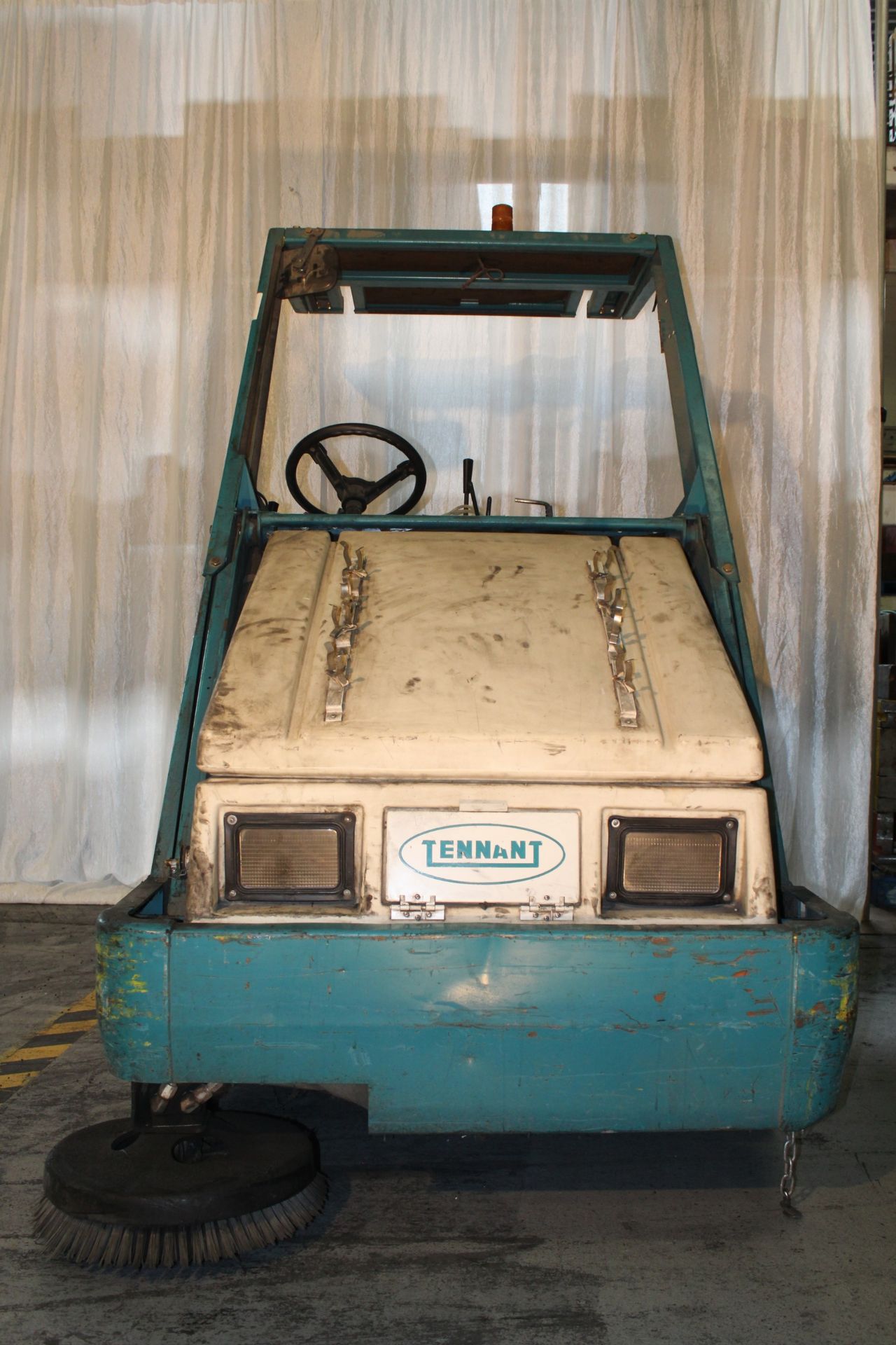 TENNANT SWEEPER - Image 11 of 13