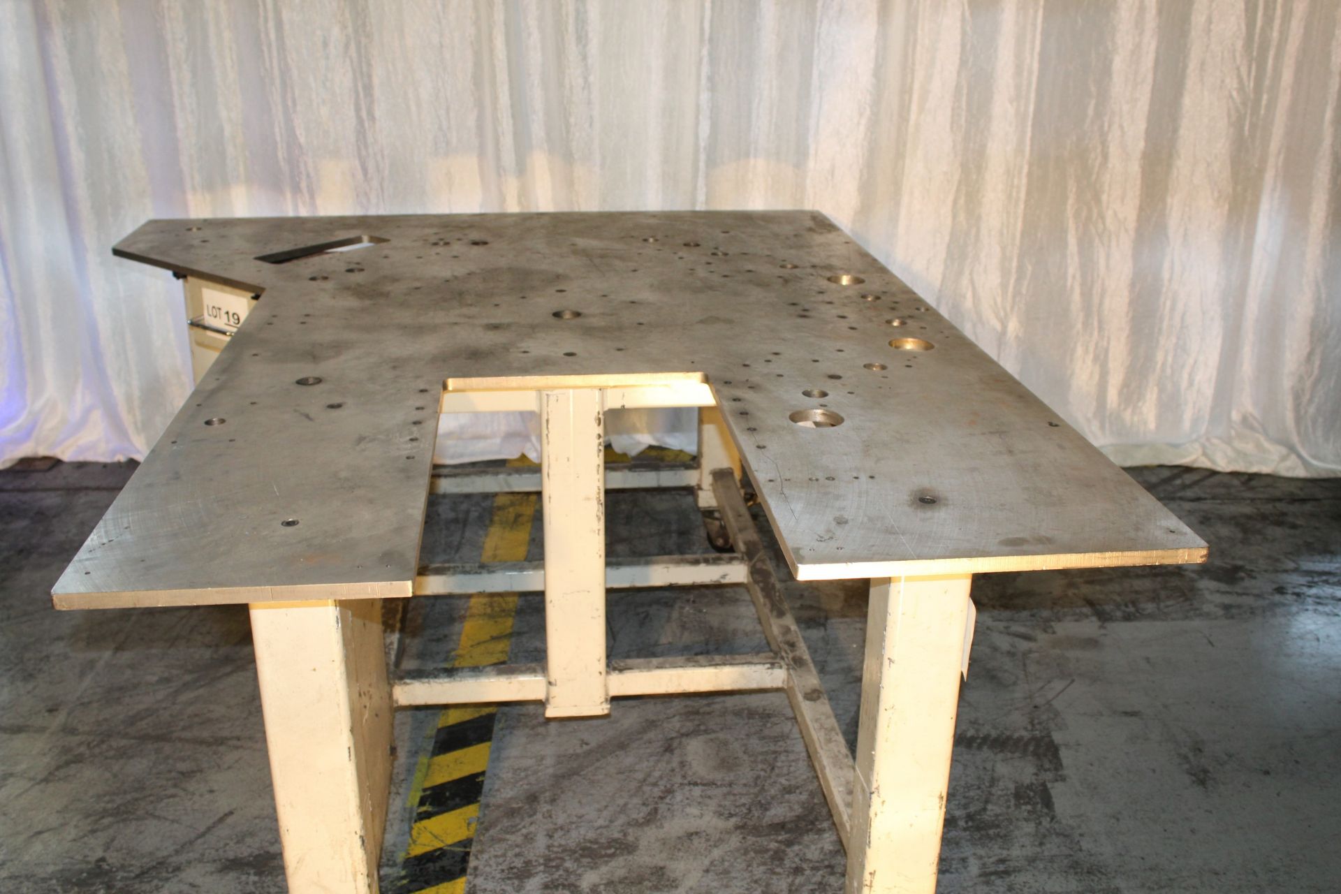 ASSEMBLY / WORKING TABLE - Image 3 of 6